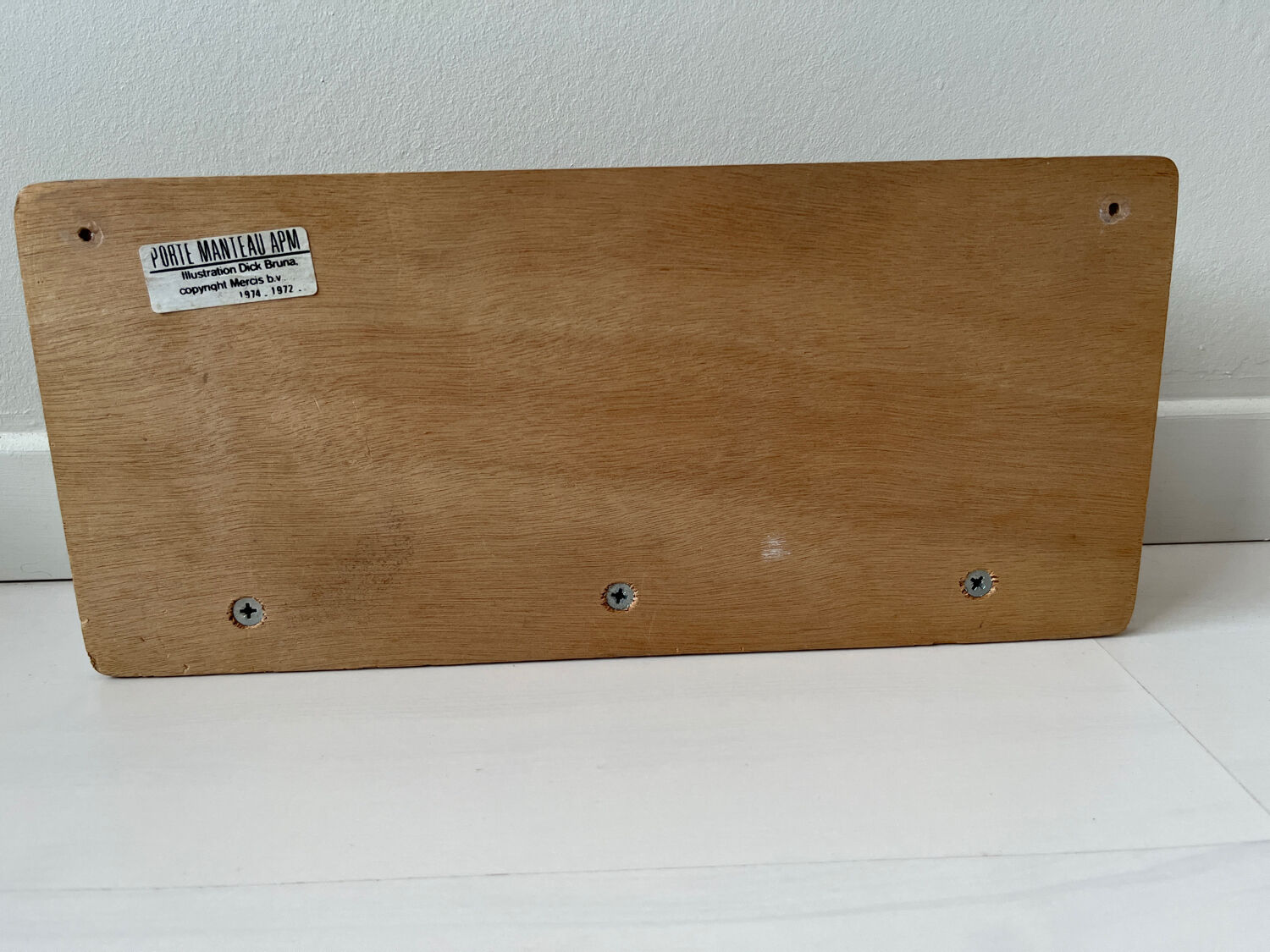 Wall-mounted coat rack