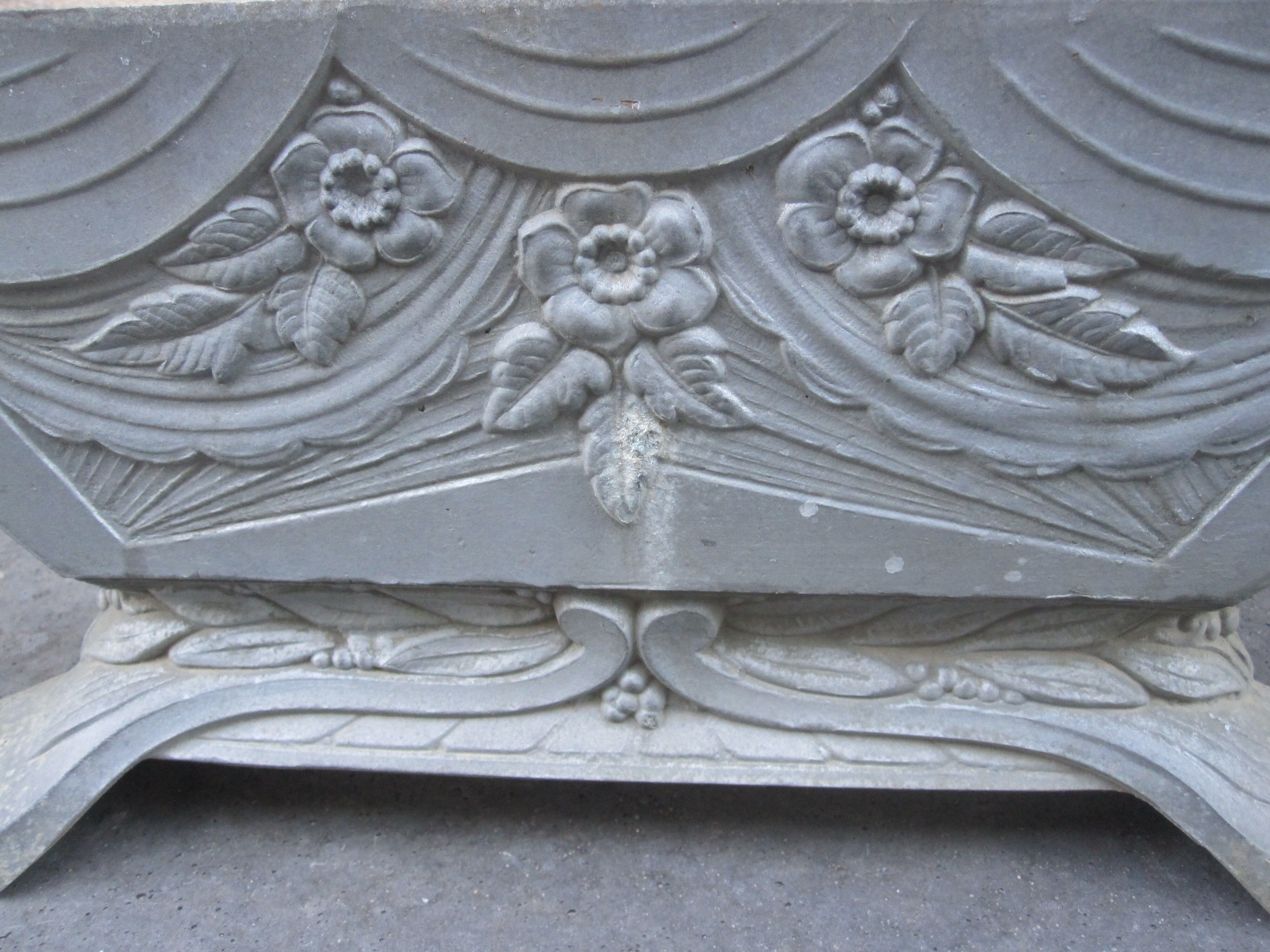 Planter aluminum art deco style
