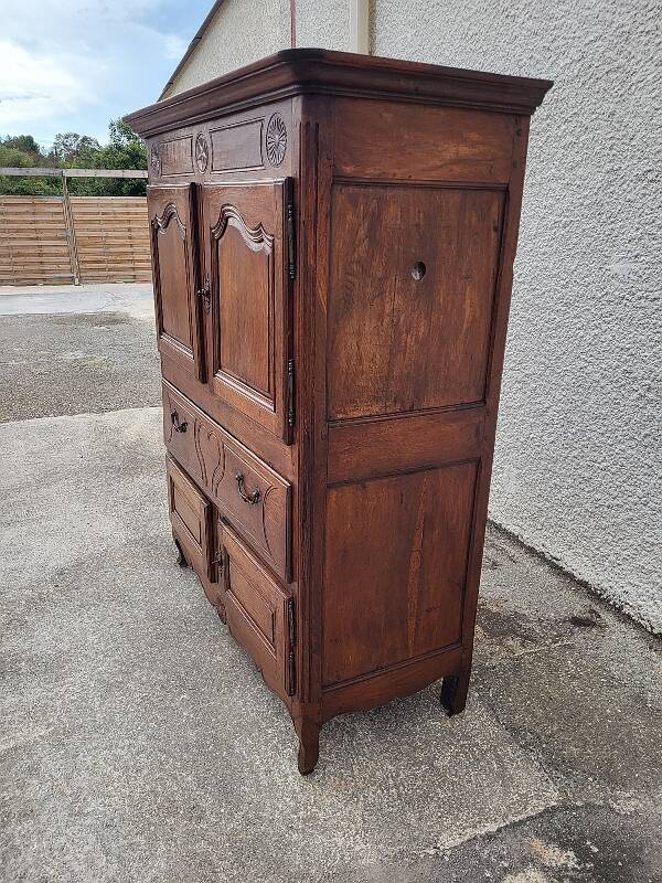 Buffet armoire en chene avec 4 portes et 1 tiroir du xviii ème siecle