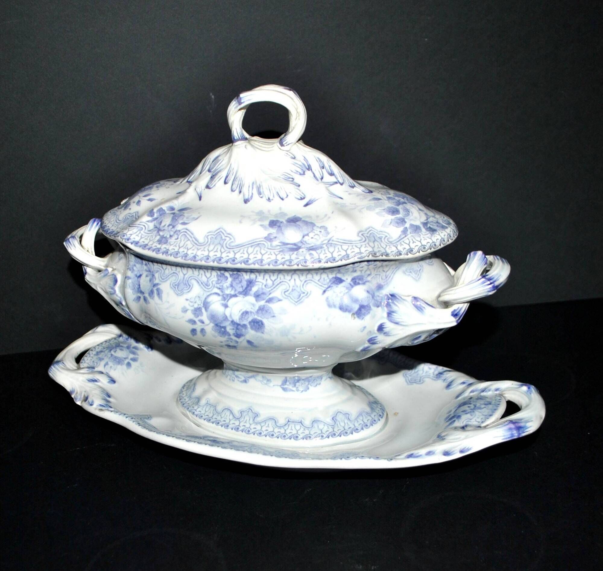 Antique earthenware sauceboat from CREIL MONTEREAU LM&Cie 1840-1870