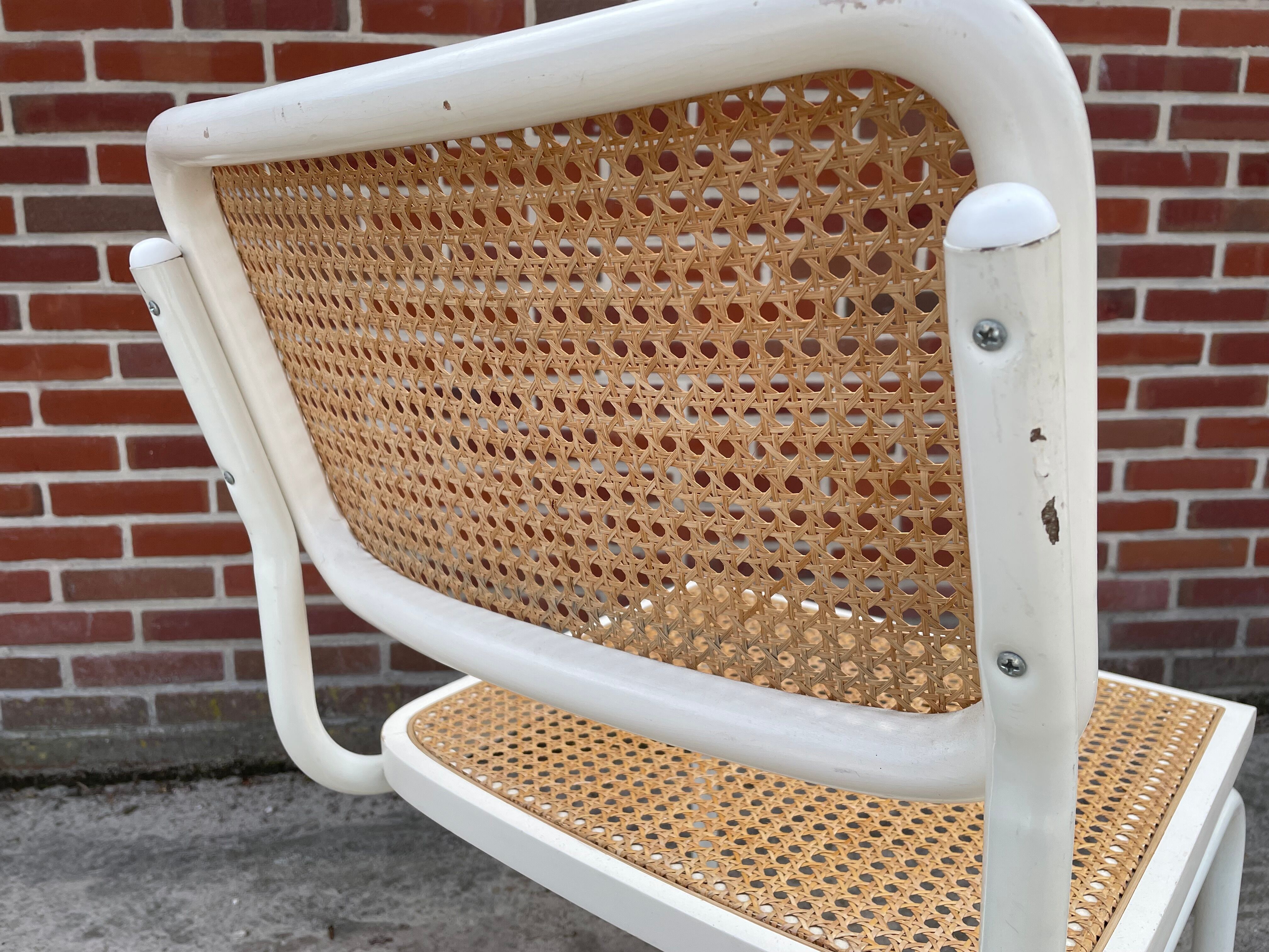 Set of 4 Cesca b32 model chairs in white