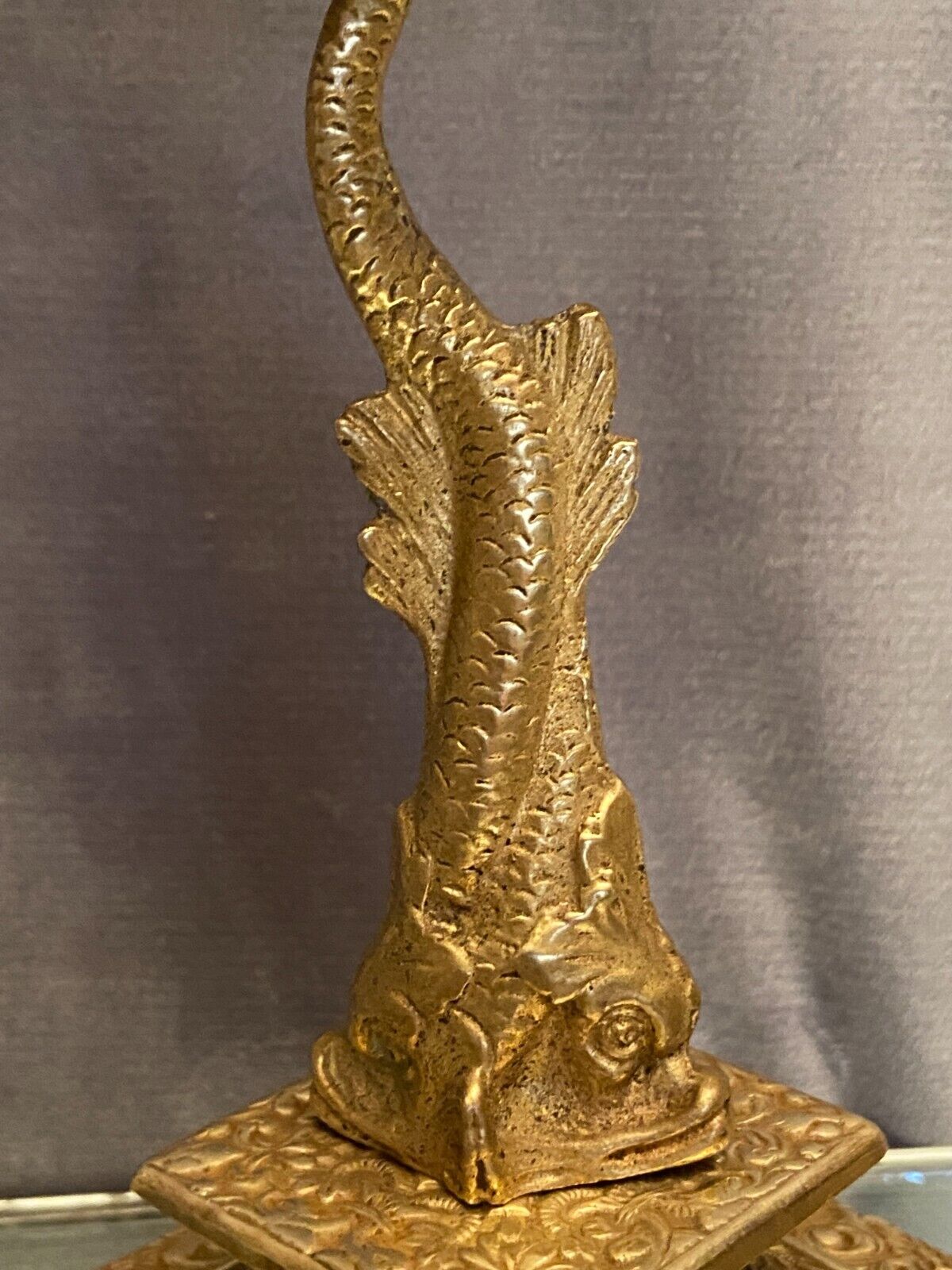 Lamp foot XIXth Louis XIV with stylized dauphin mounted in lamp without transformation