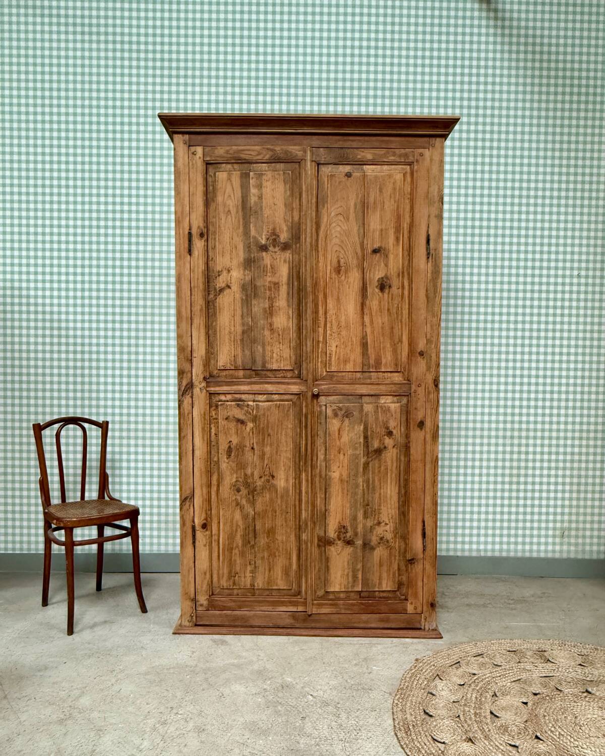 Large Parisian wardrobe with hanging space (renovated)