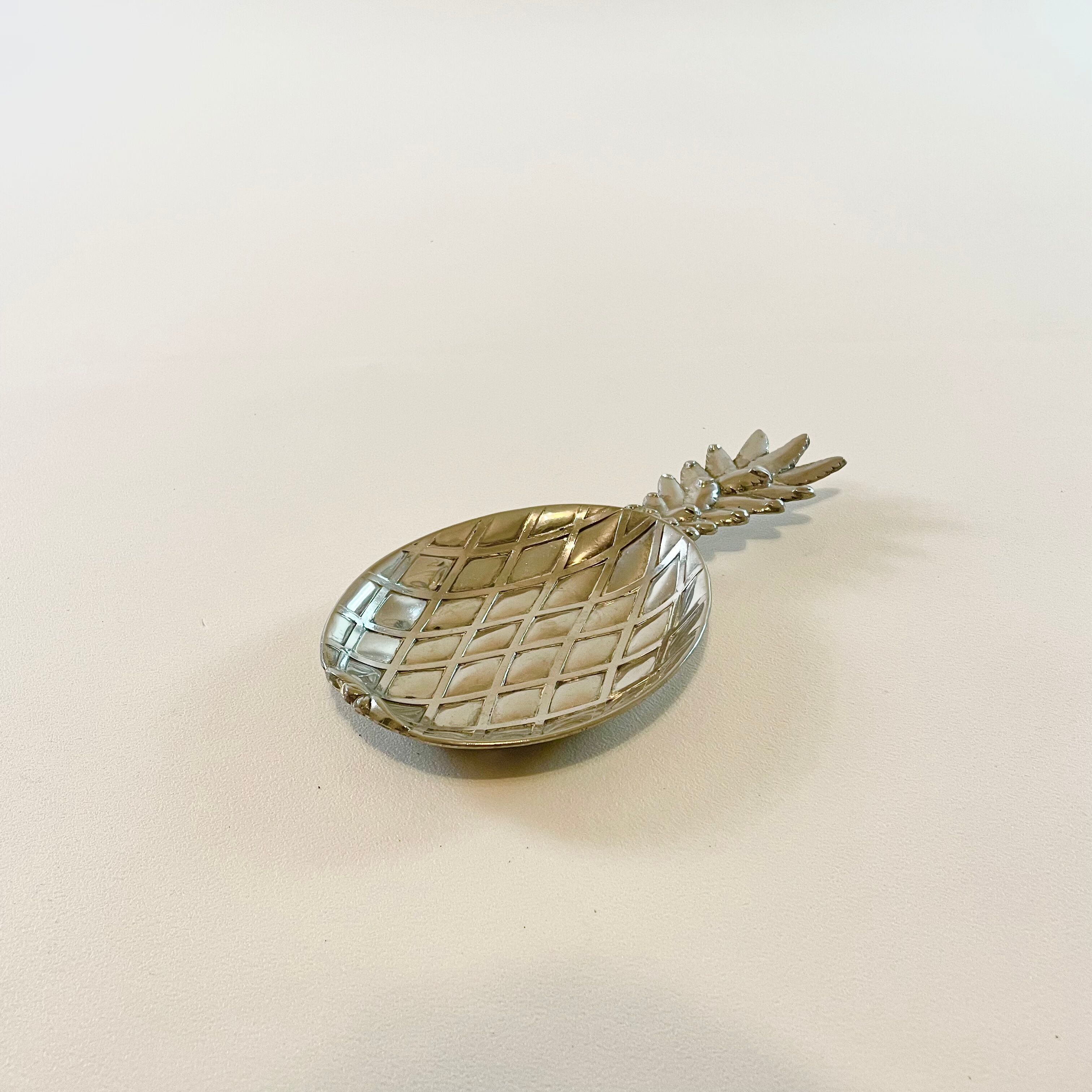 Vide poche ananas en métal argenté