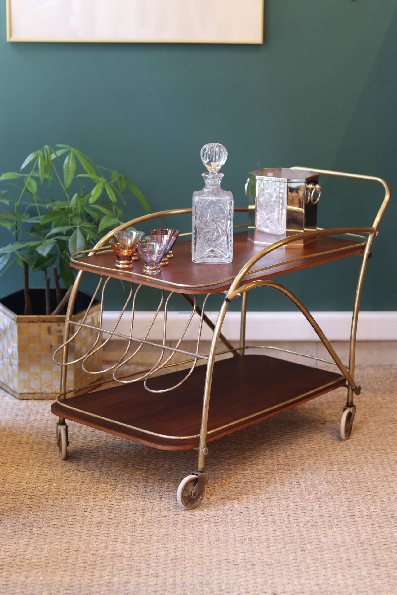 Desserte roulante vintage en laiton et teck – années 50