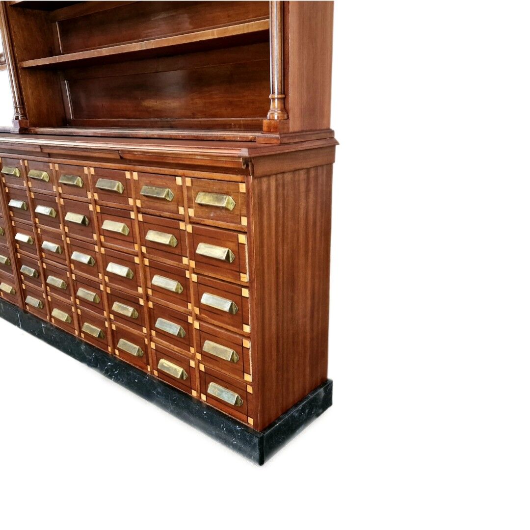 Grande armoire d’apothicaire Art Déco en acajou, 1909