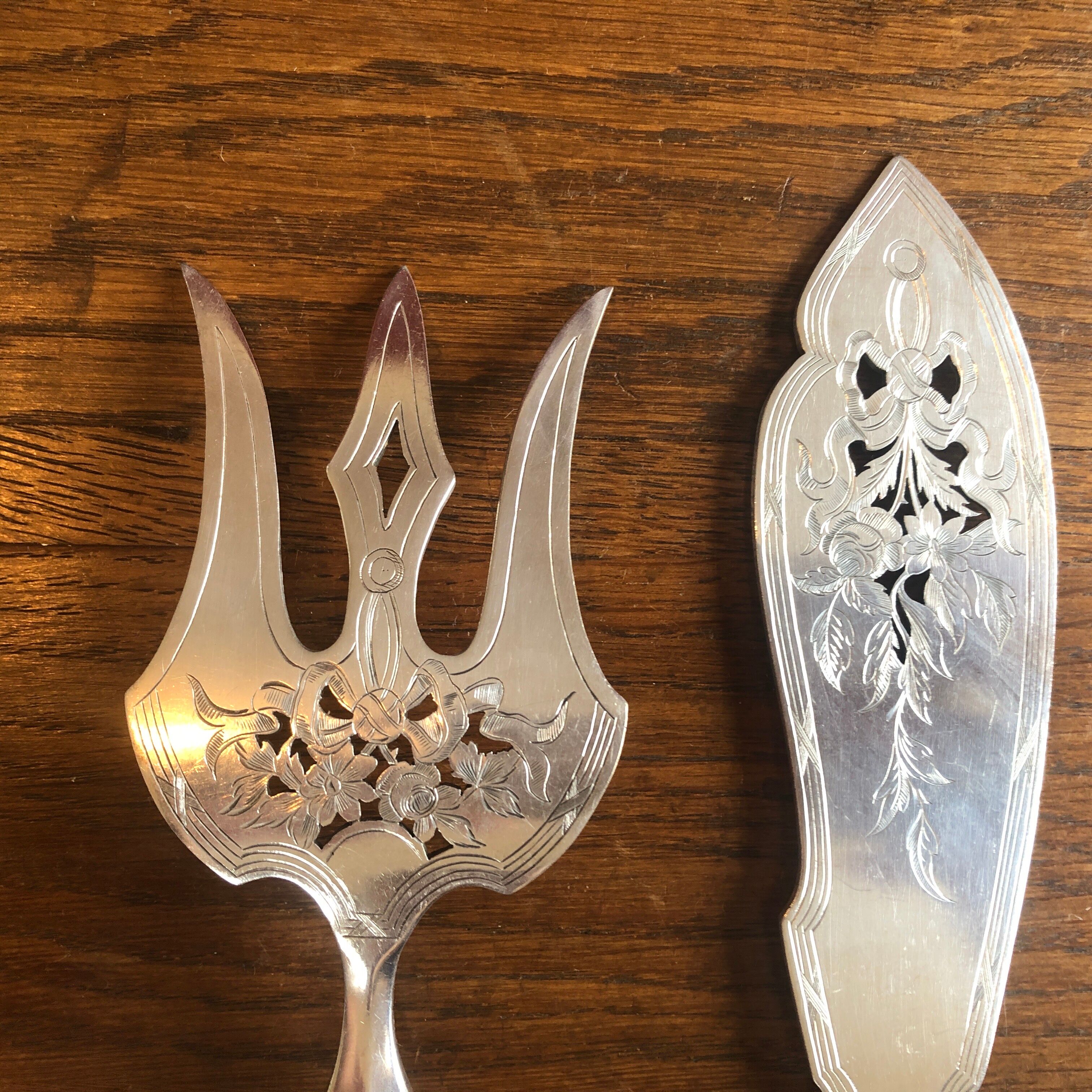 Cutlery serving fish silverware