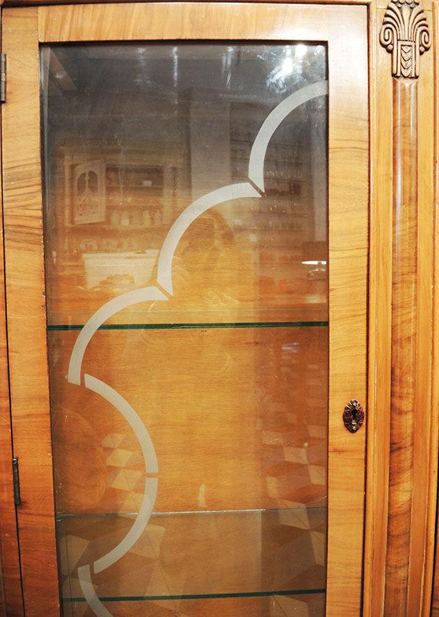Old art deco 2-door showcase