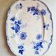Plat ancien en terre de fer Wood and Brownfield Angleterre modèle Verbena bleu vers 1845