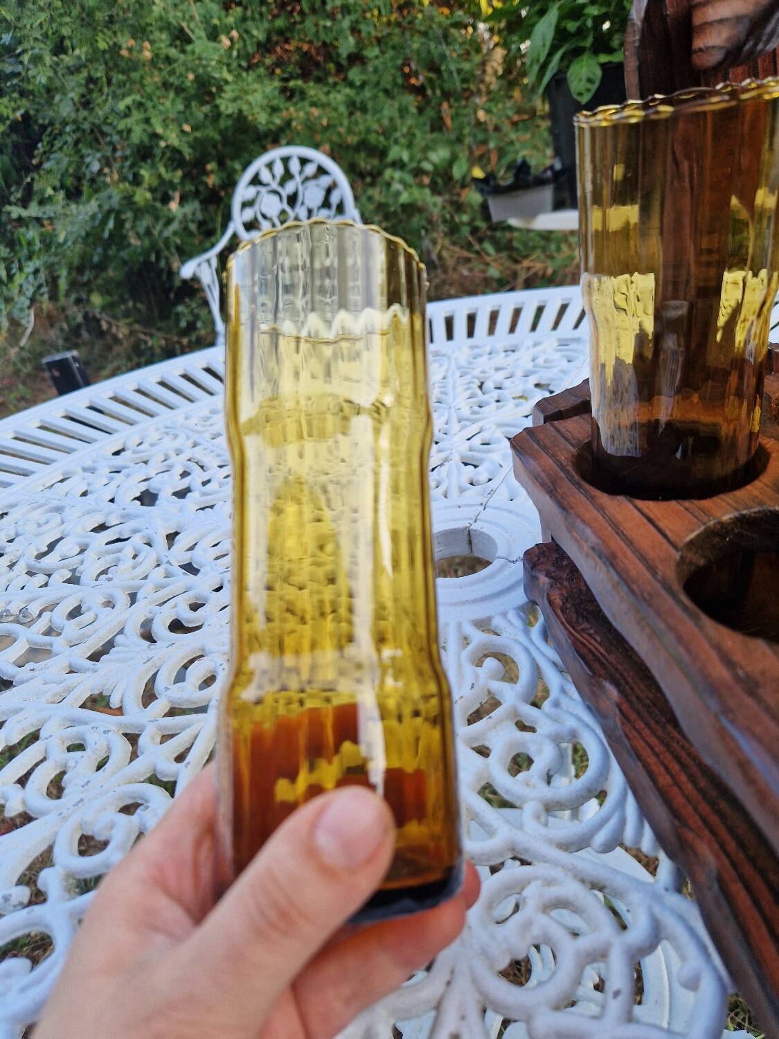 Service de 6 verres vintage ambrés avec porte-verres en bois