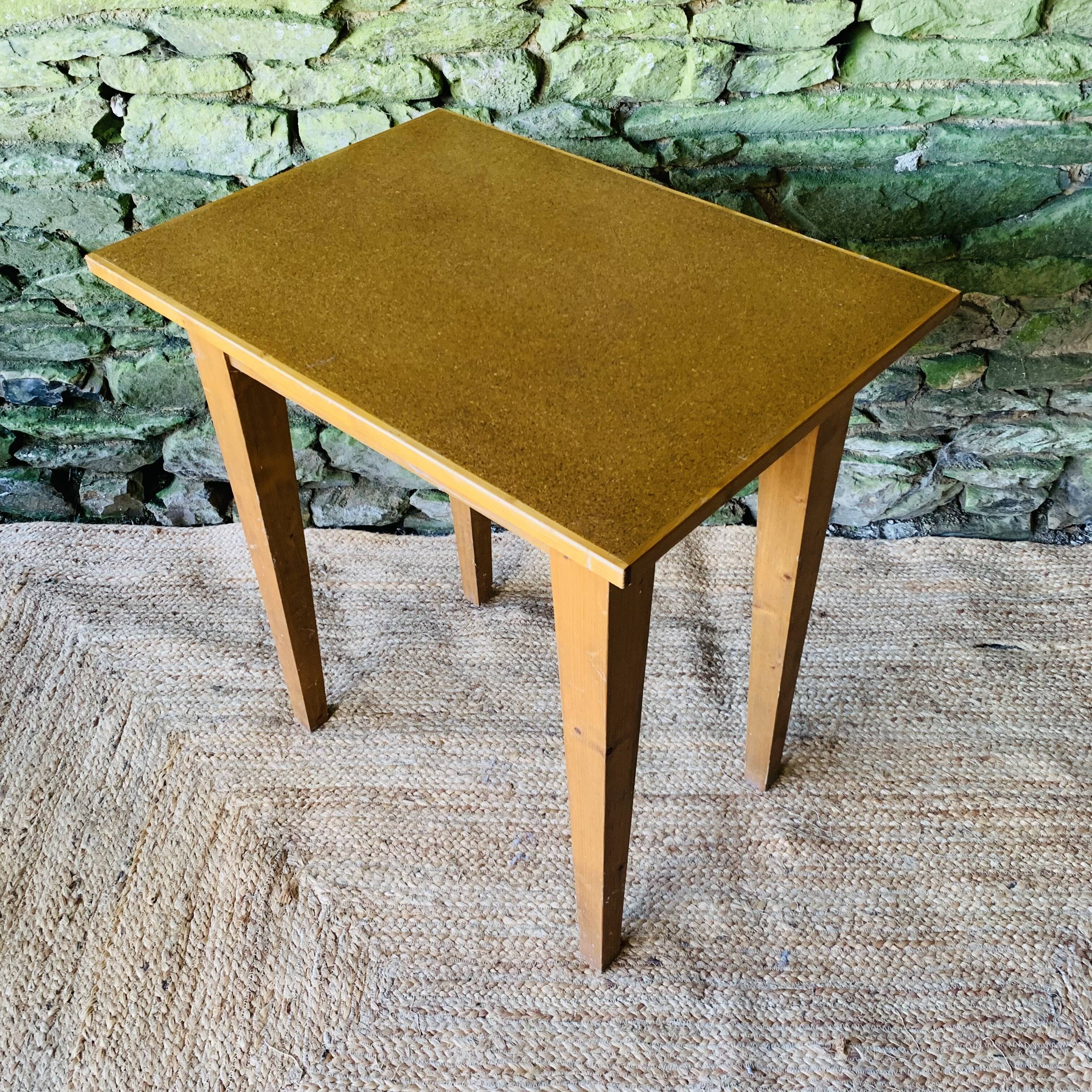Petite table vintage