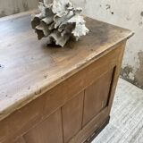 Central island trading counter in walnut