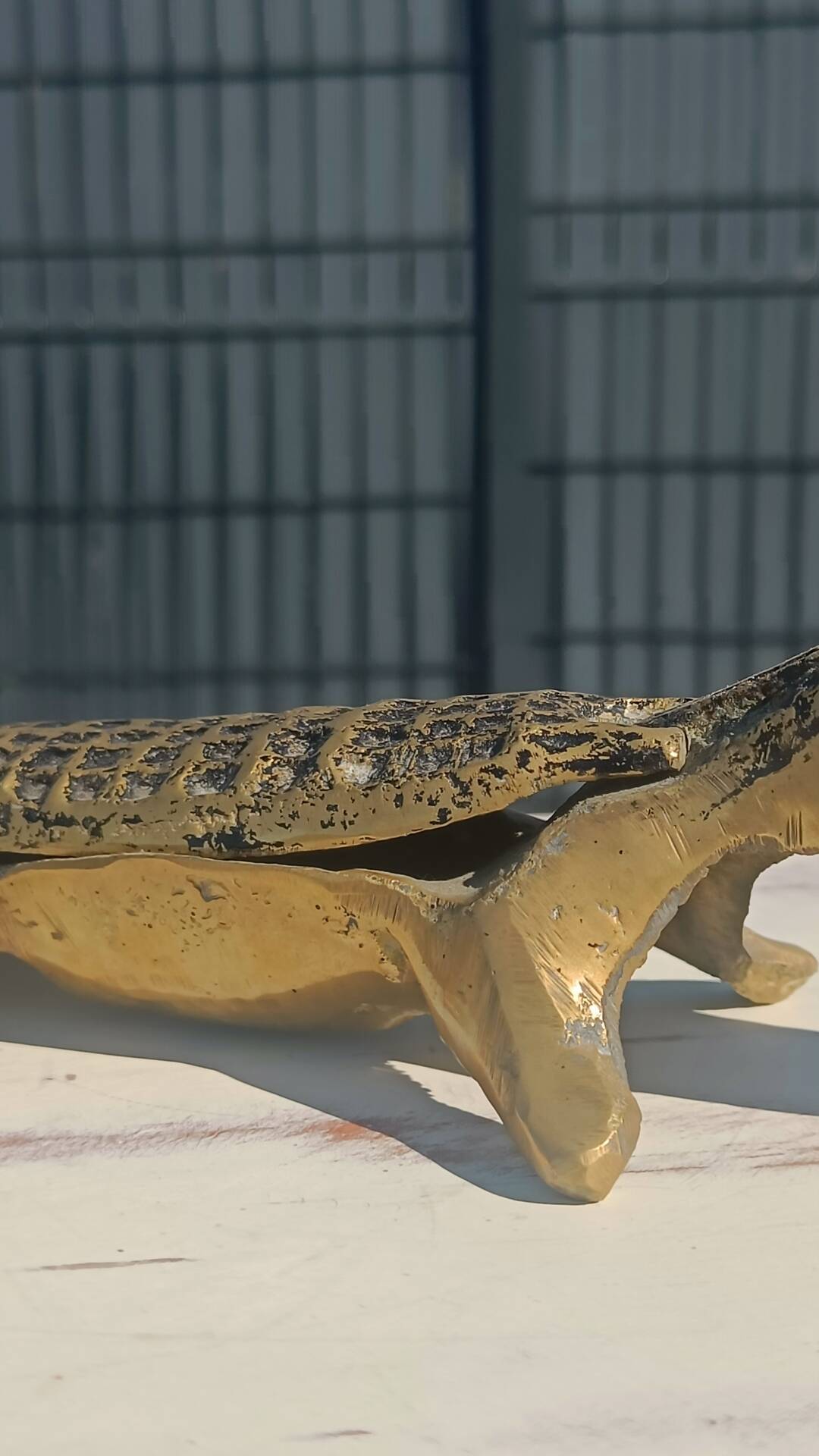 bronze crocodile ashtray 35 cm