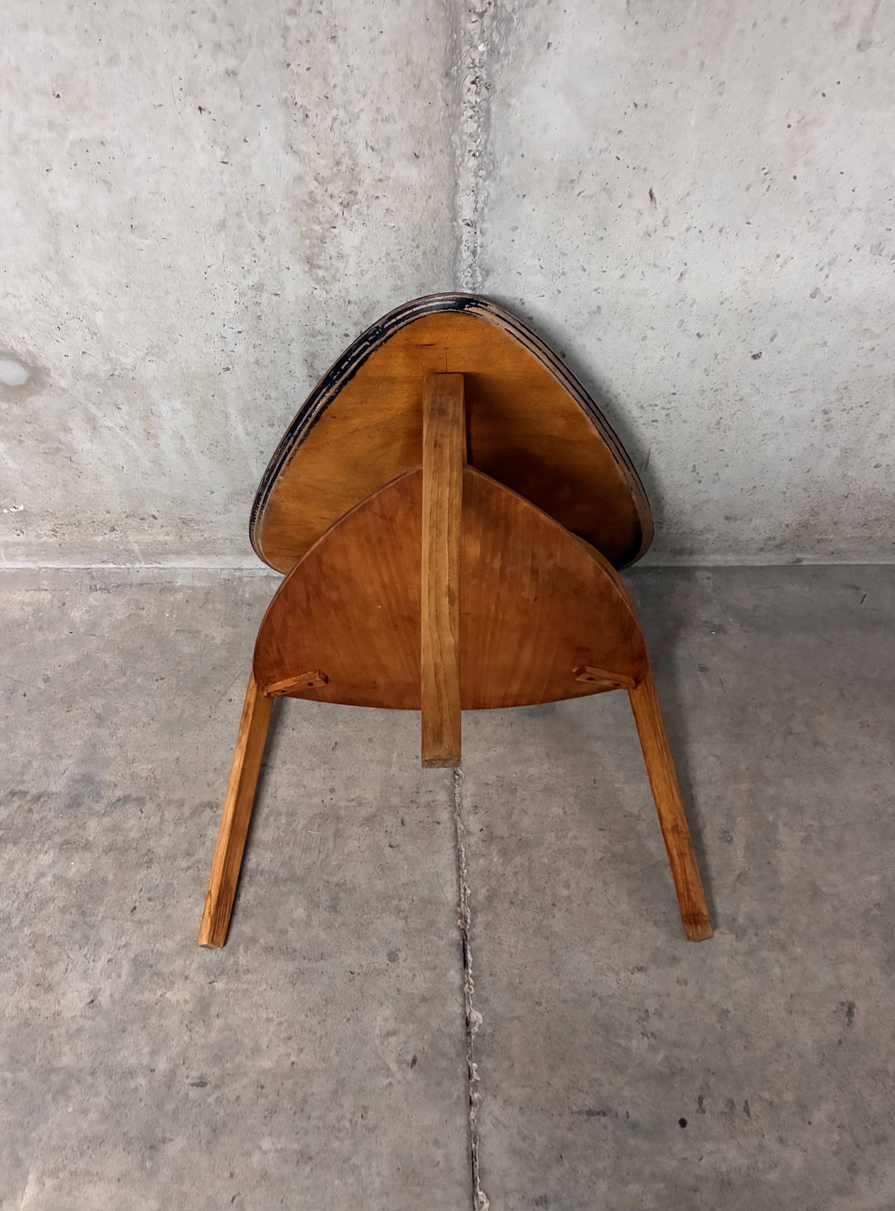 Vintage 1960s tripod coffee table with bow wood mediator by Steiner.