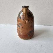 Vase Soliflore à anse en céramique signature à identifier