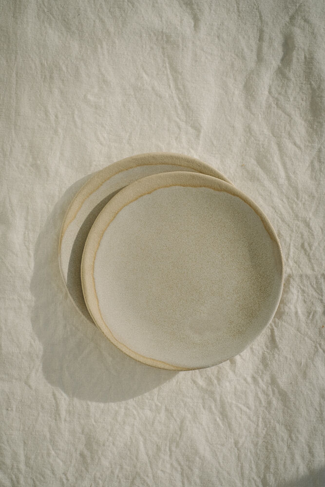 Flat stoneware plate - white