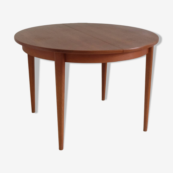 Round teak extendable table