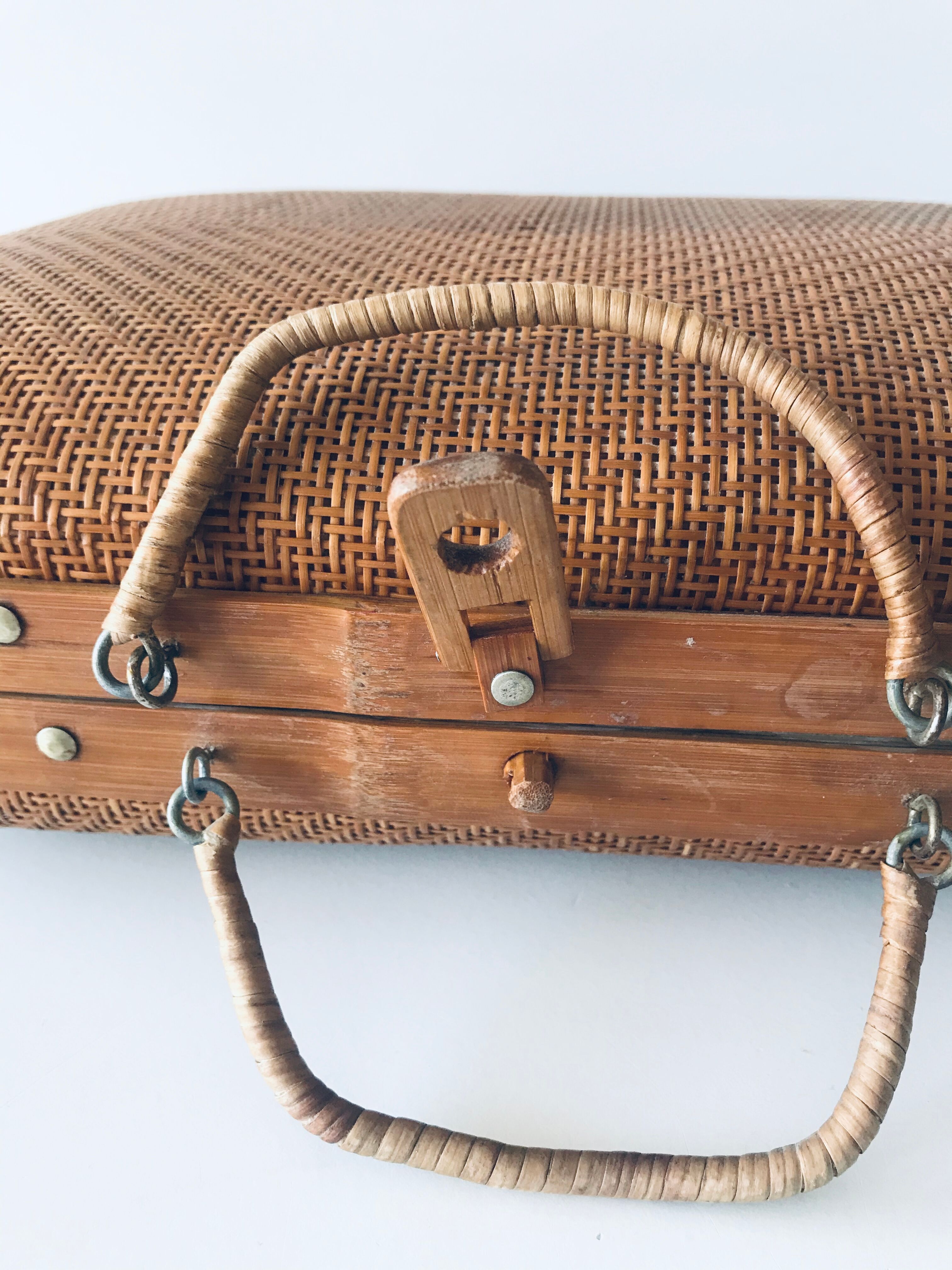 Vintage rattan valisette