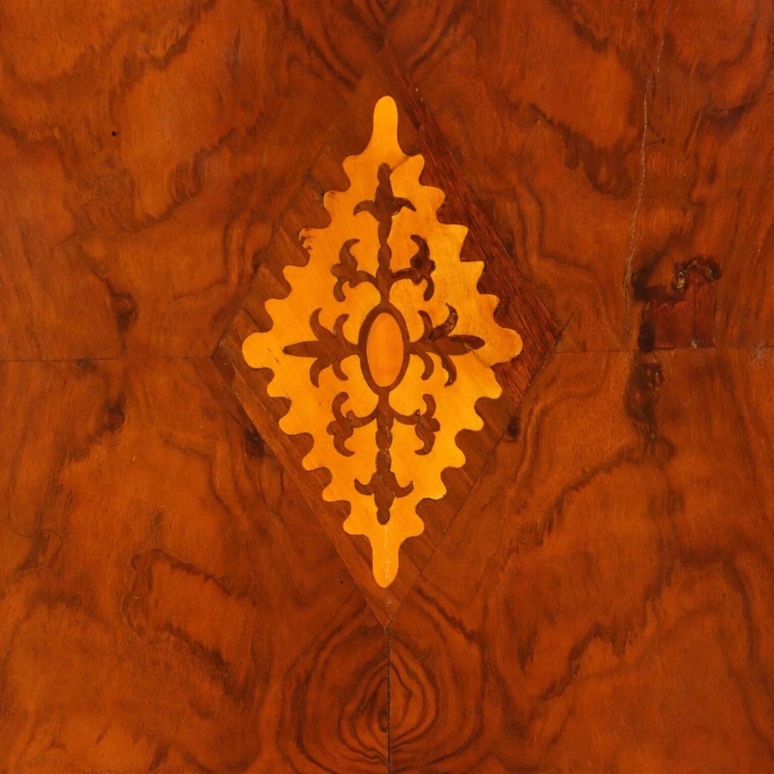 Antique walnut table with marquetry top, United Kingdom, 19th century.