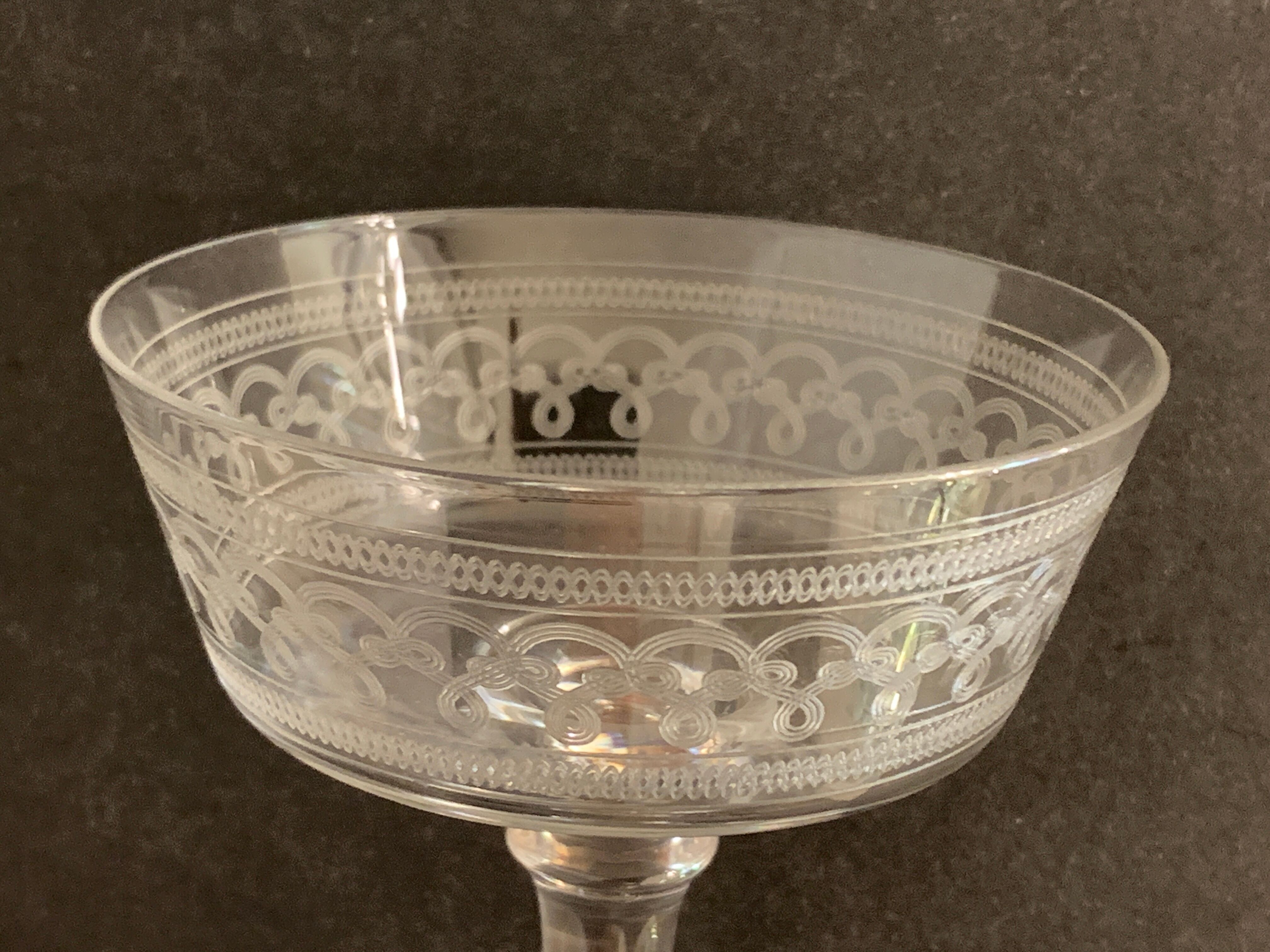 4 coupes à champagne en cristal taillé et soufflé