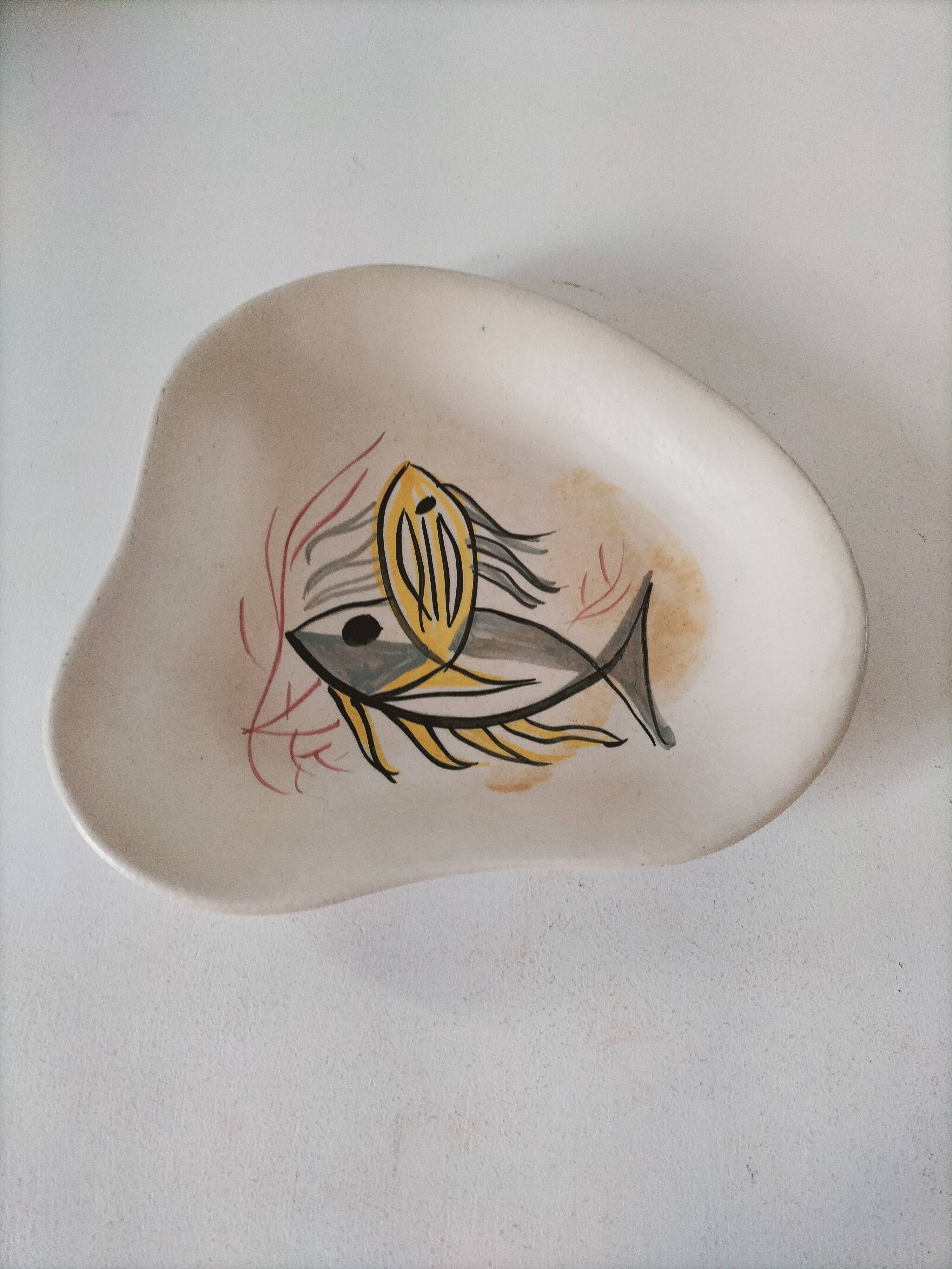 Modernist plate with stylized fish – 1950s ceramic