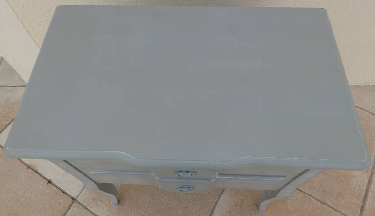 Chic Louis XV style 2-drawer piece of furniture