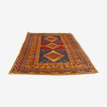 Artisanal oriental carpet 305 x 195 cm.