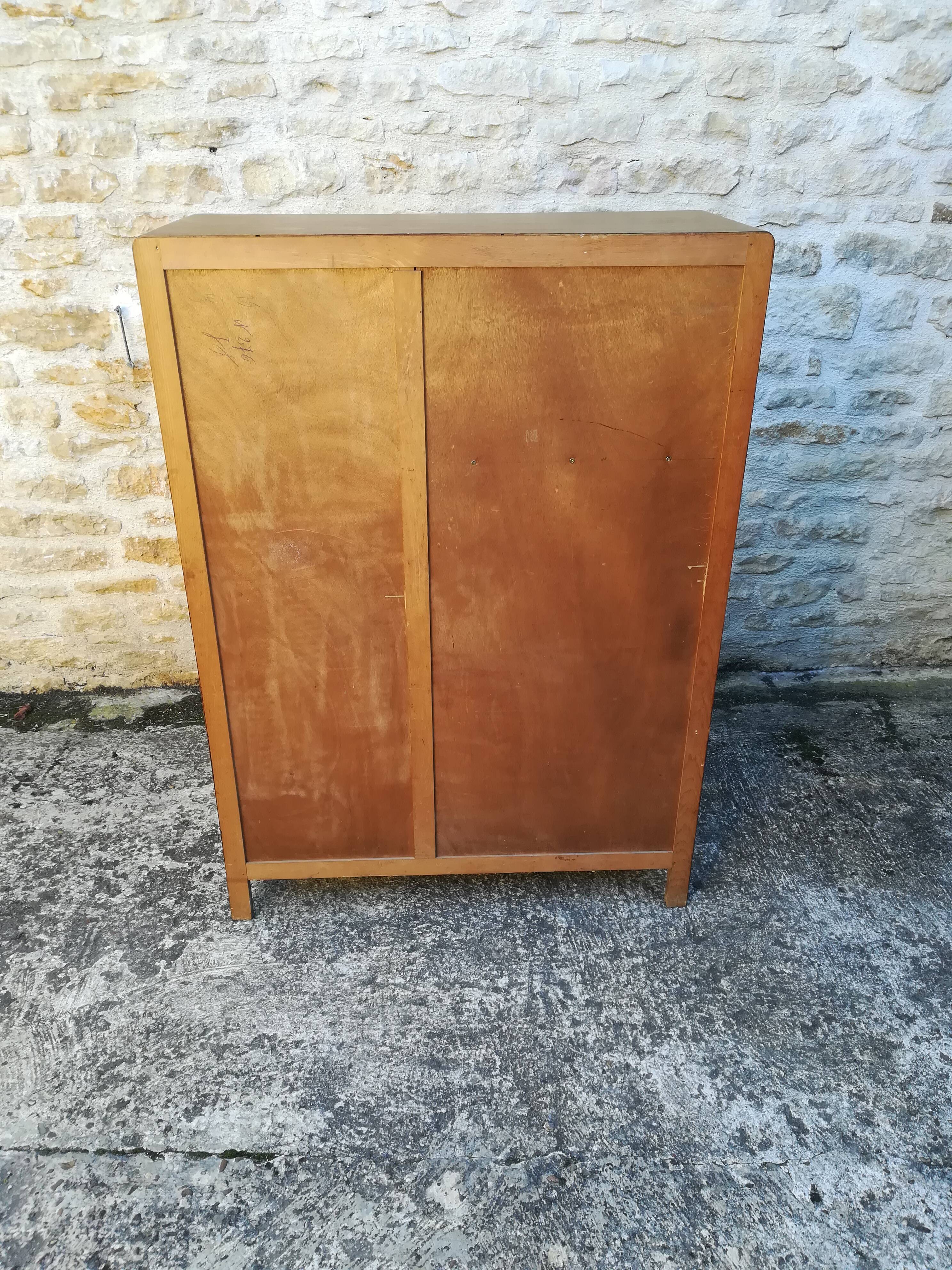 Buffet showcase of the 1940s