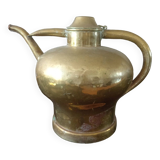 Pot a eau ancien en laiton