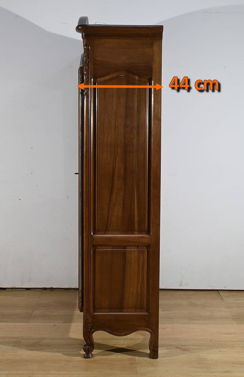 Walnut Display Cabinet, Louis XV Style – Late 19th Century