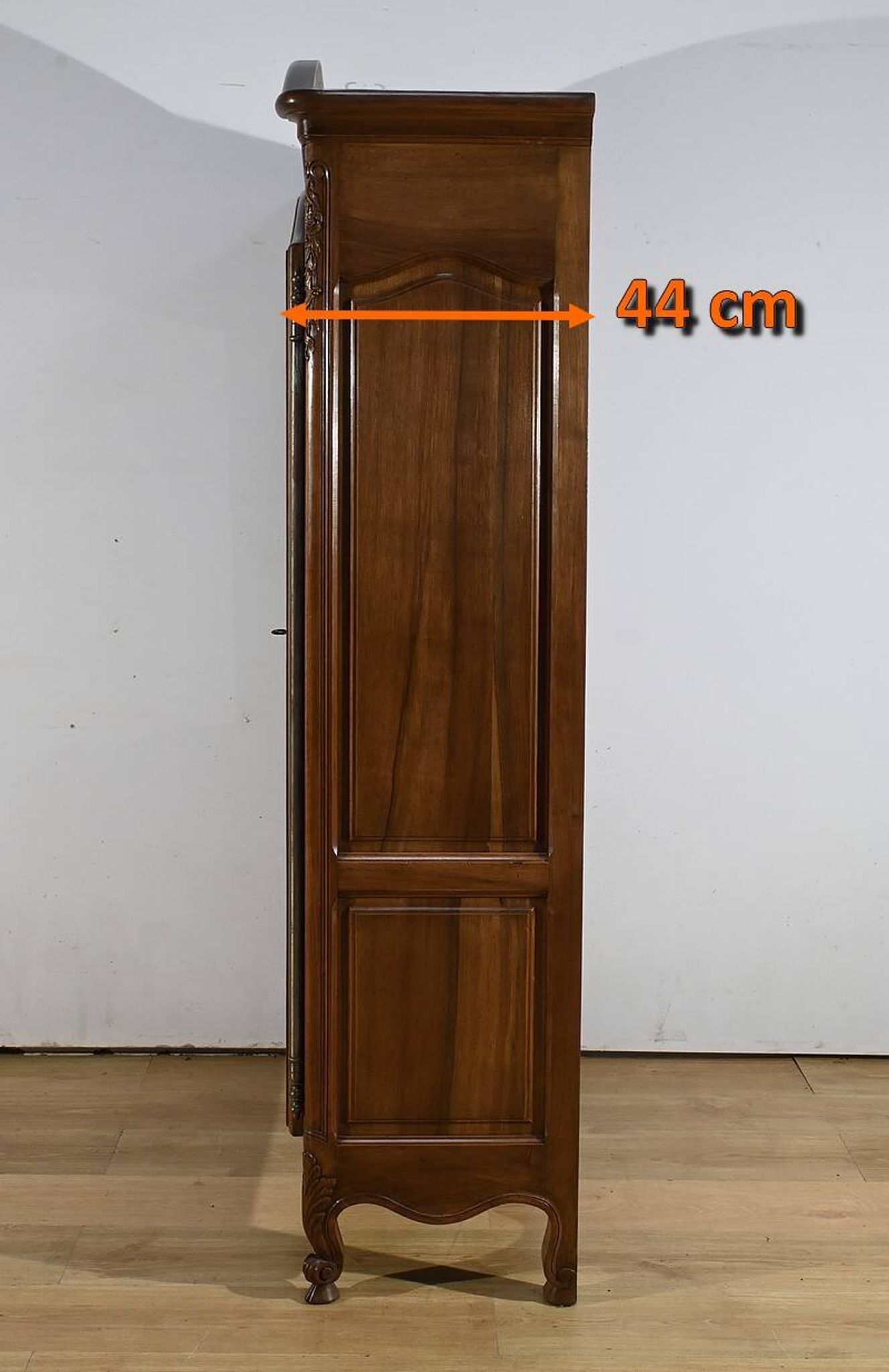 Walnut Display Cabinet, Louis XV Style – Late 19th Century