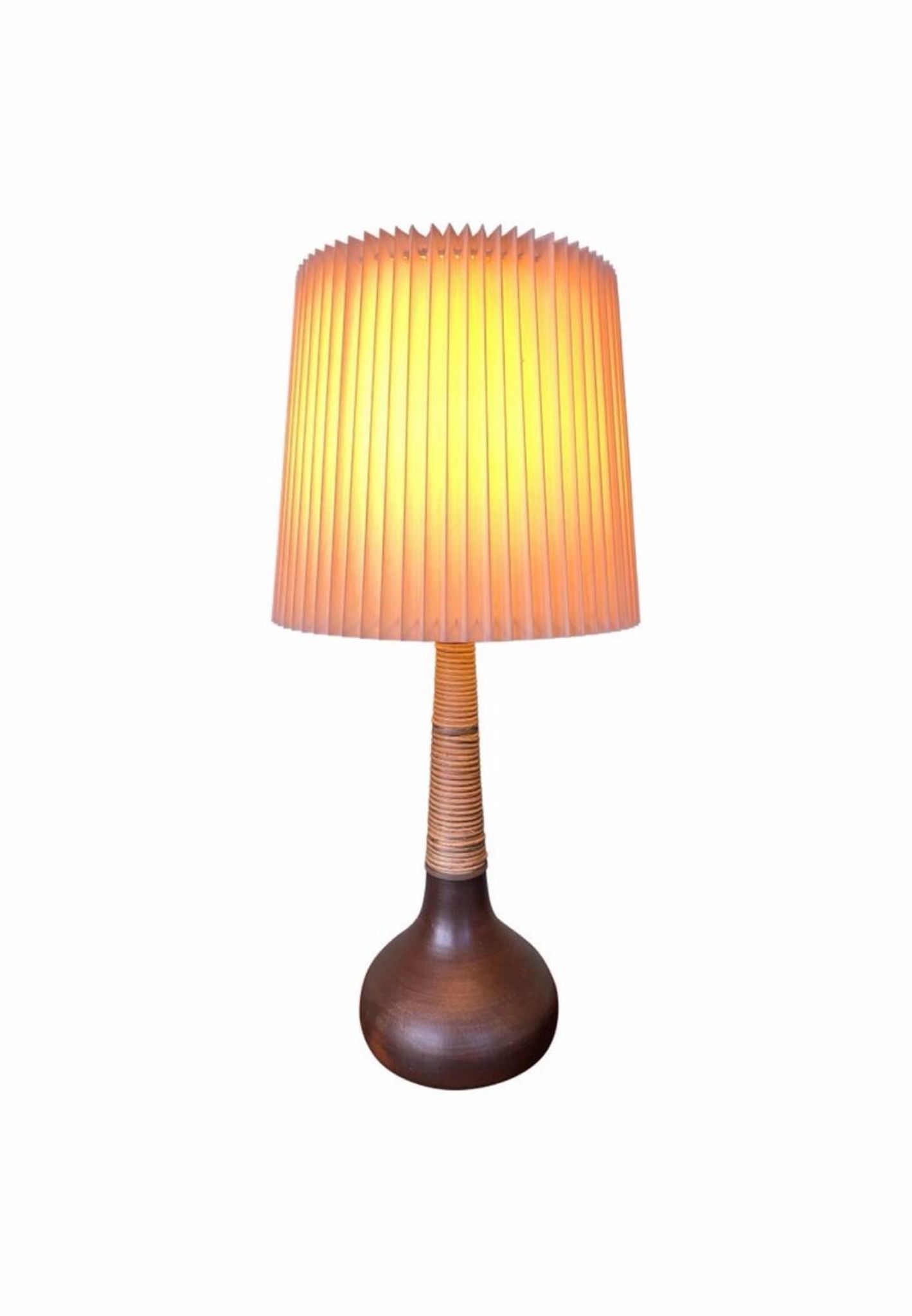 Herman A. Kähler pour la lampe de table en céramique Le Klint