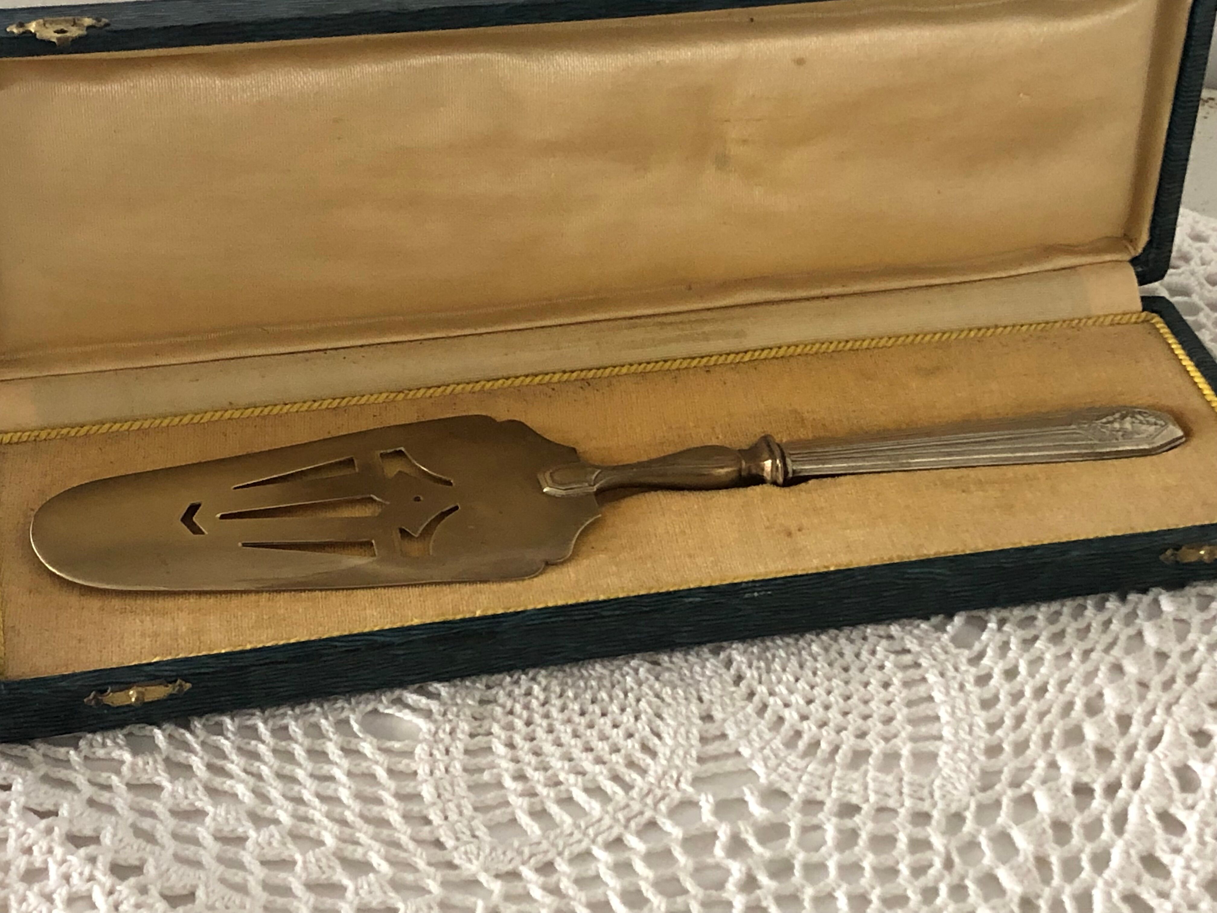 Pie shovel, silver metal