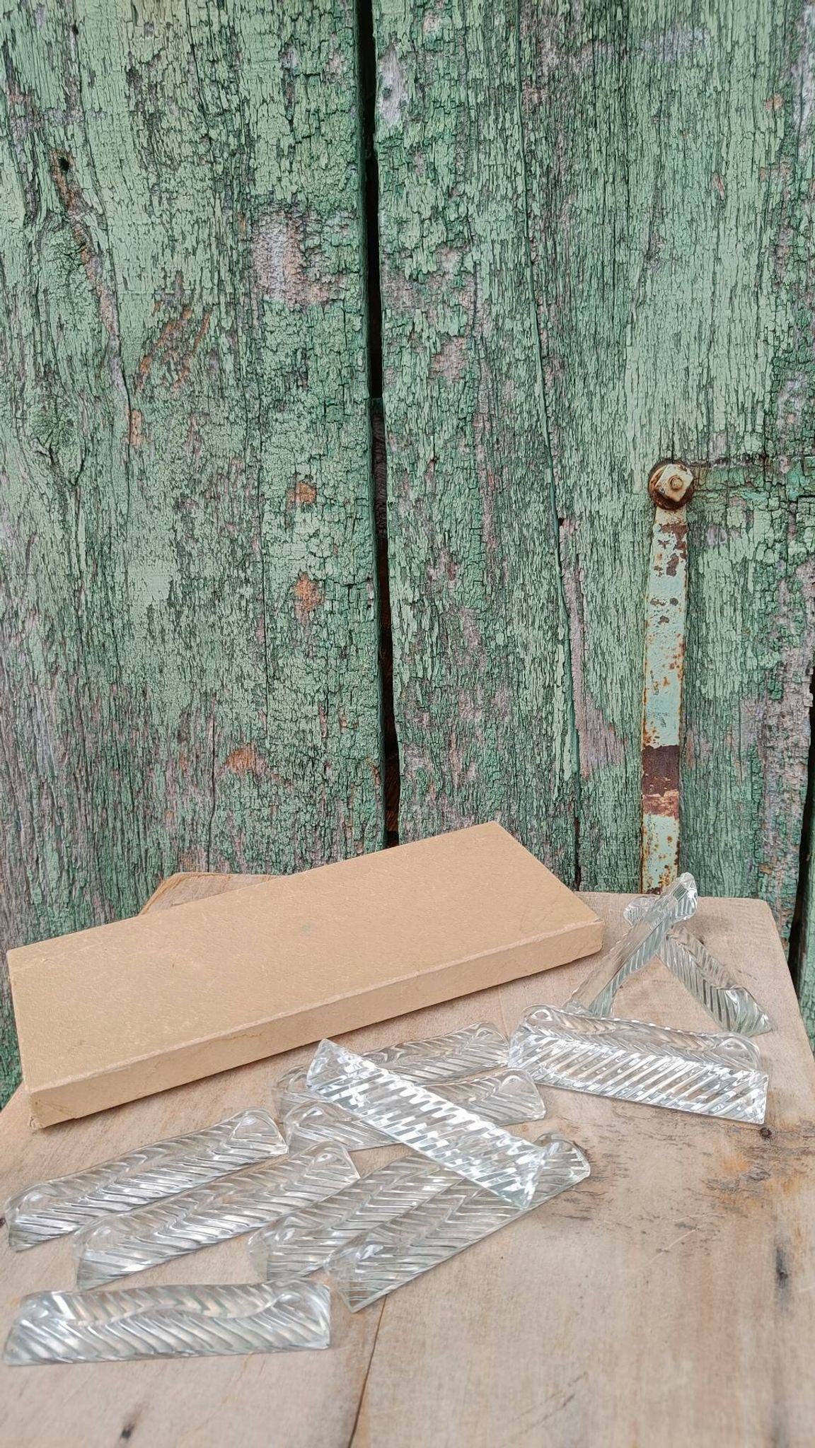 Set of 12 vintage double crystal knife rests with box