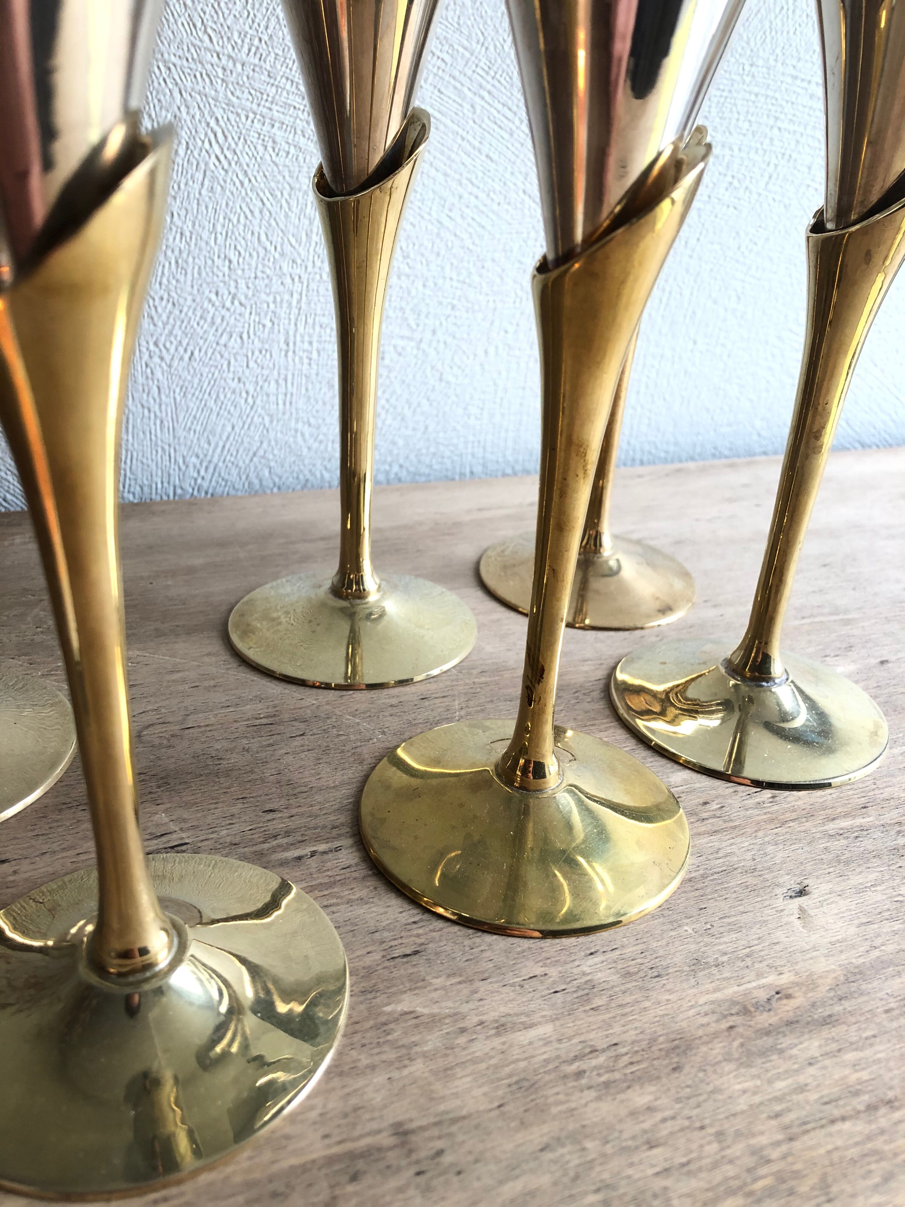 6 flûtes à champagne en laiton doré
