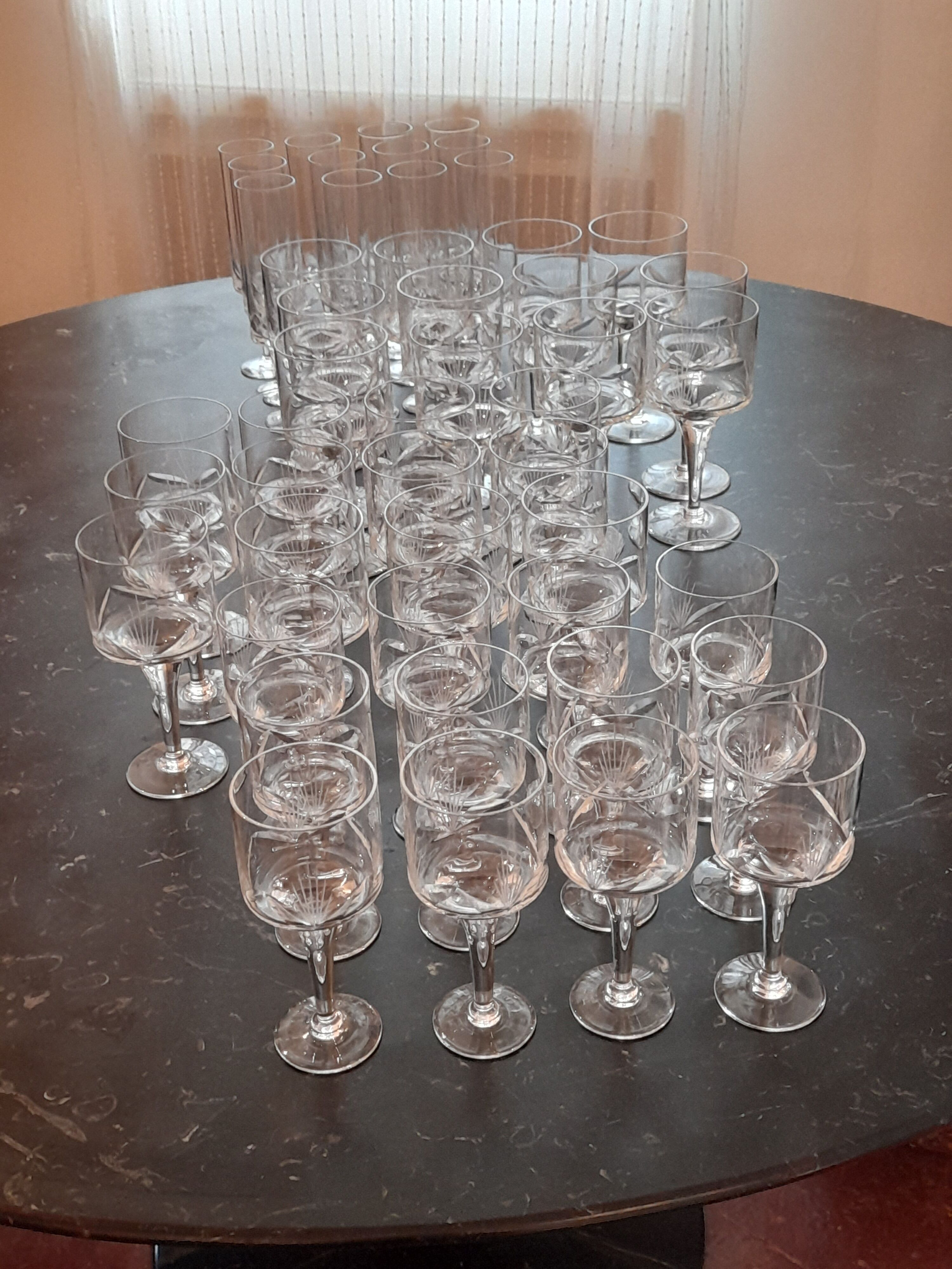 Crystal glass service