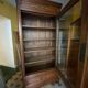 Armoire vitrine en noyer avec tiroir