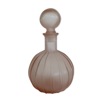 Flacon en verre rose