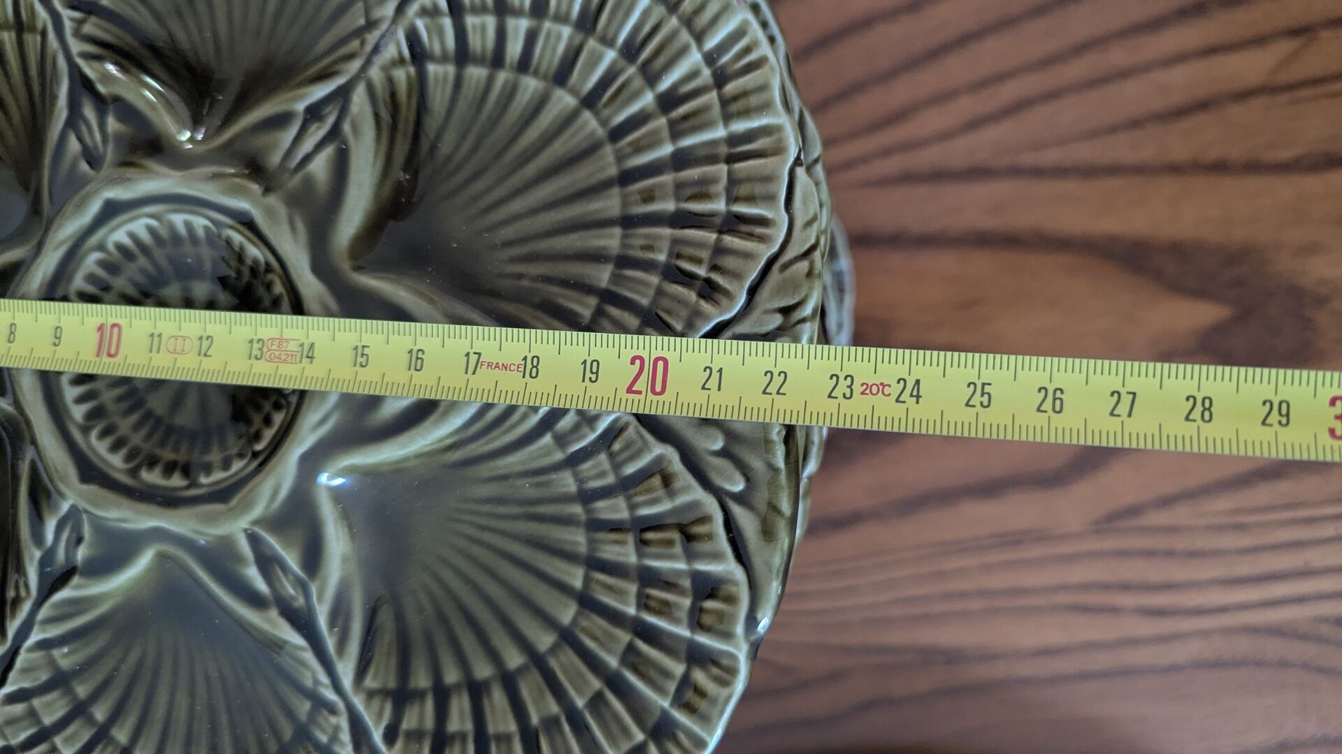 Oyster service Sarreguemines in barbotine – 12 plates + large bowl