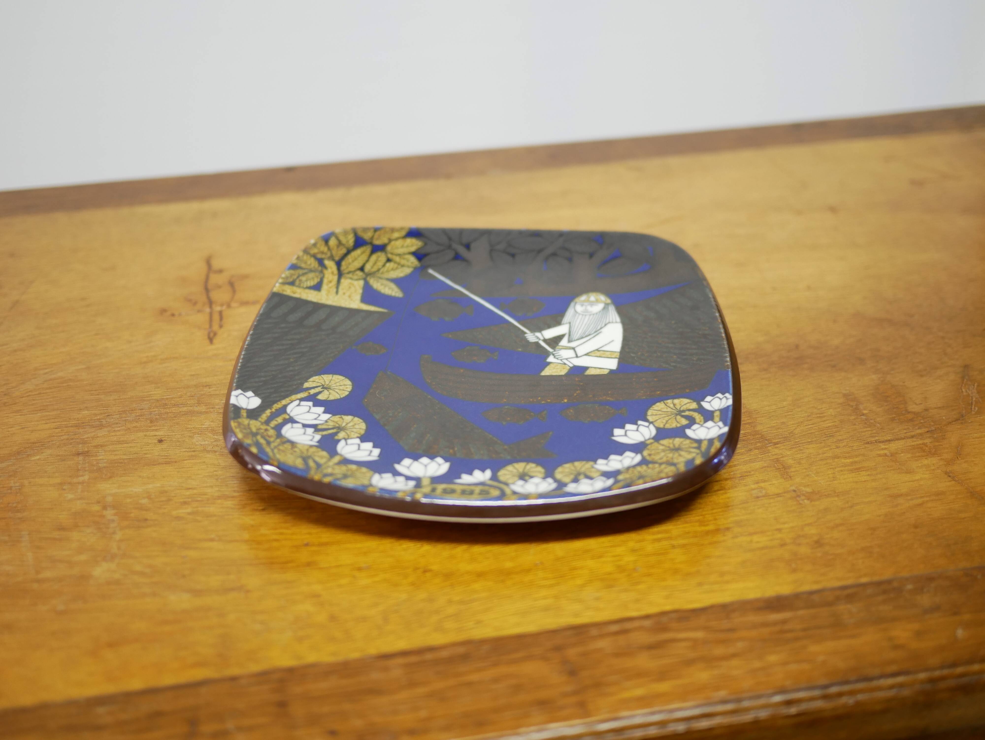 Vintage Scandinavian plate in ceramic by R. Uosikkinen, Arabia Finland