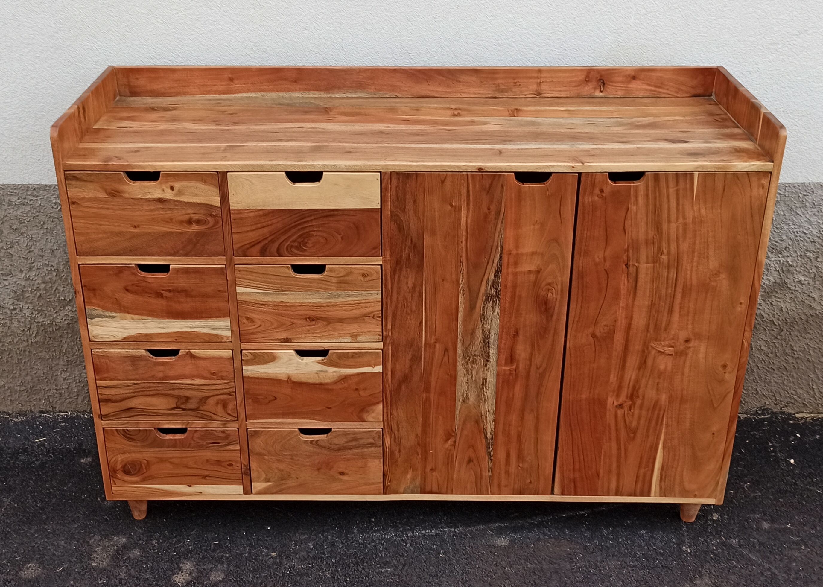 Wooden dresser with 8 drawers and 2 doors