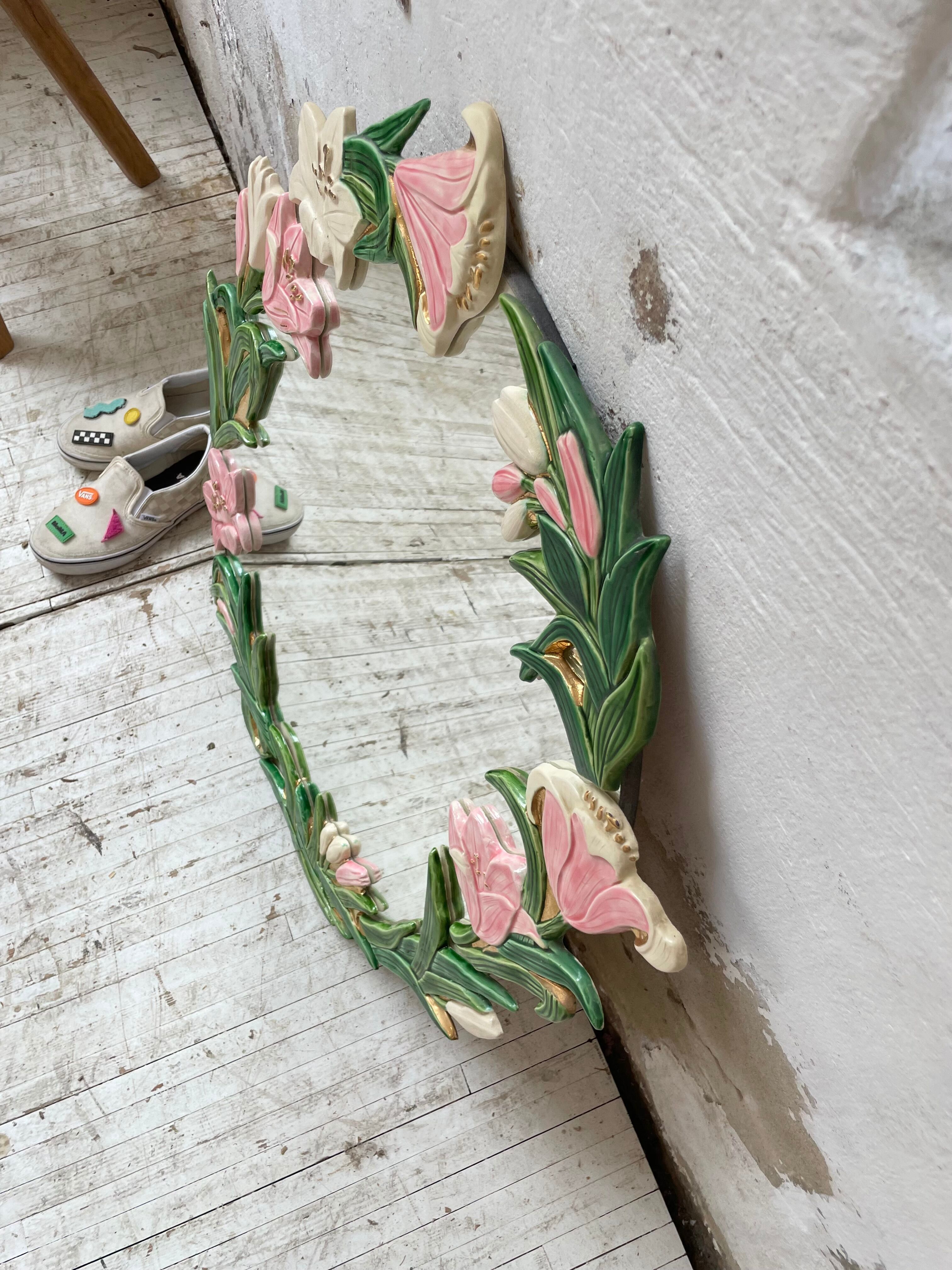 Oval ceramic mirror with flowers
