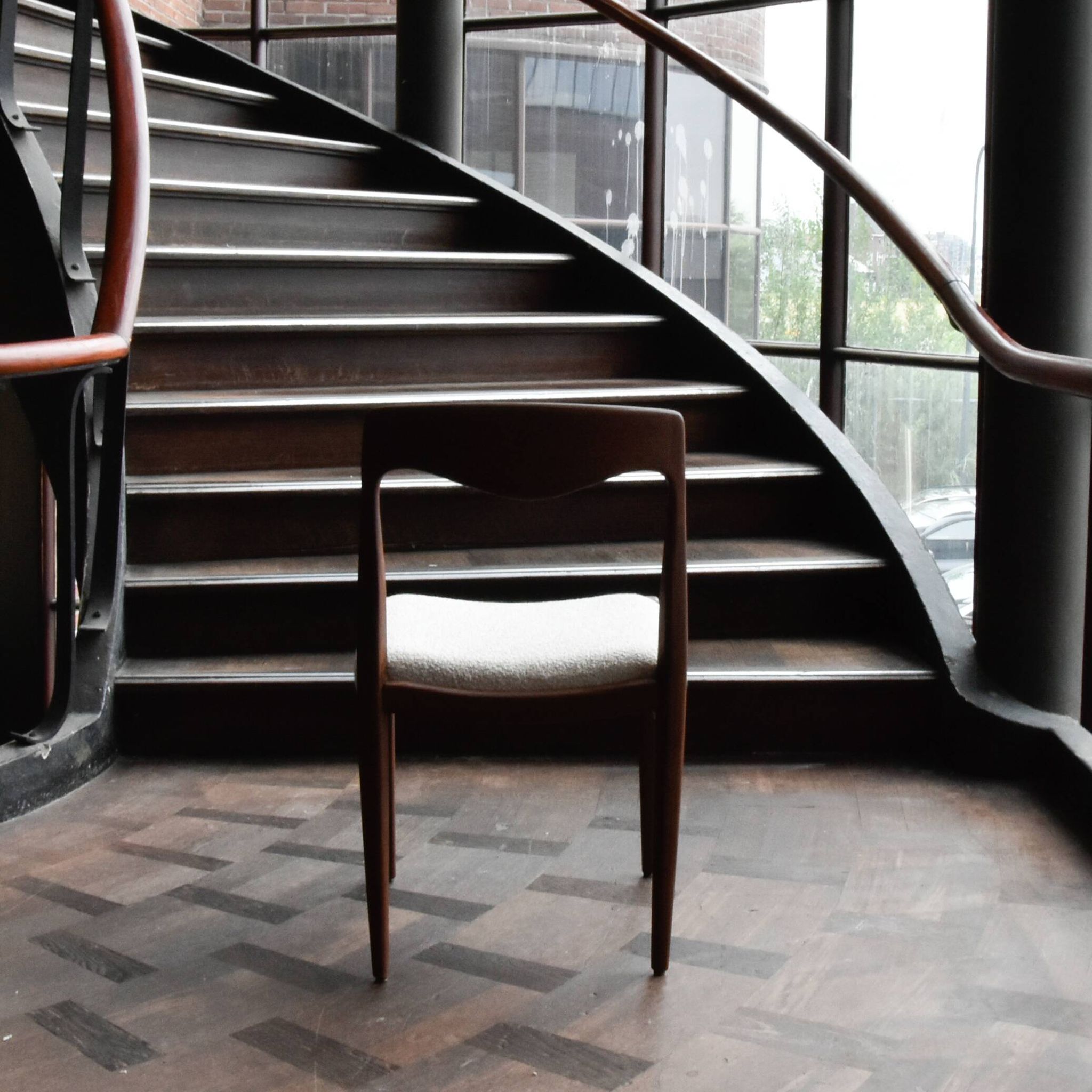 6 chaises danoises attribuées à Niels Moller