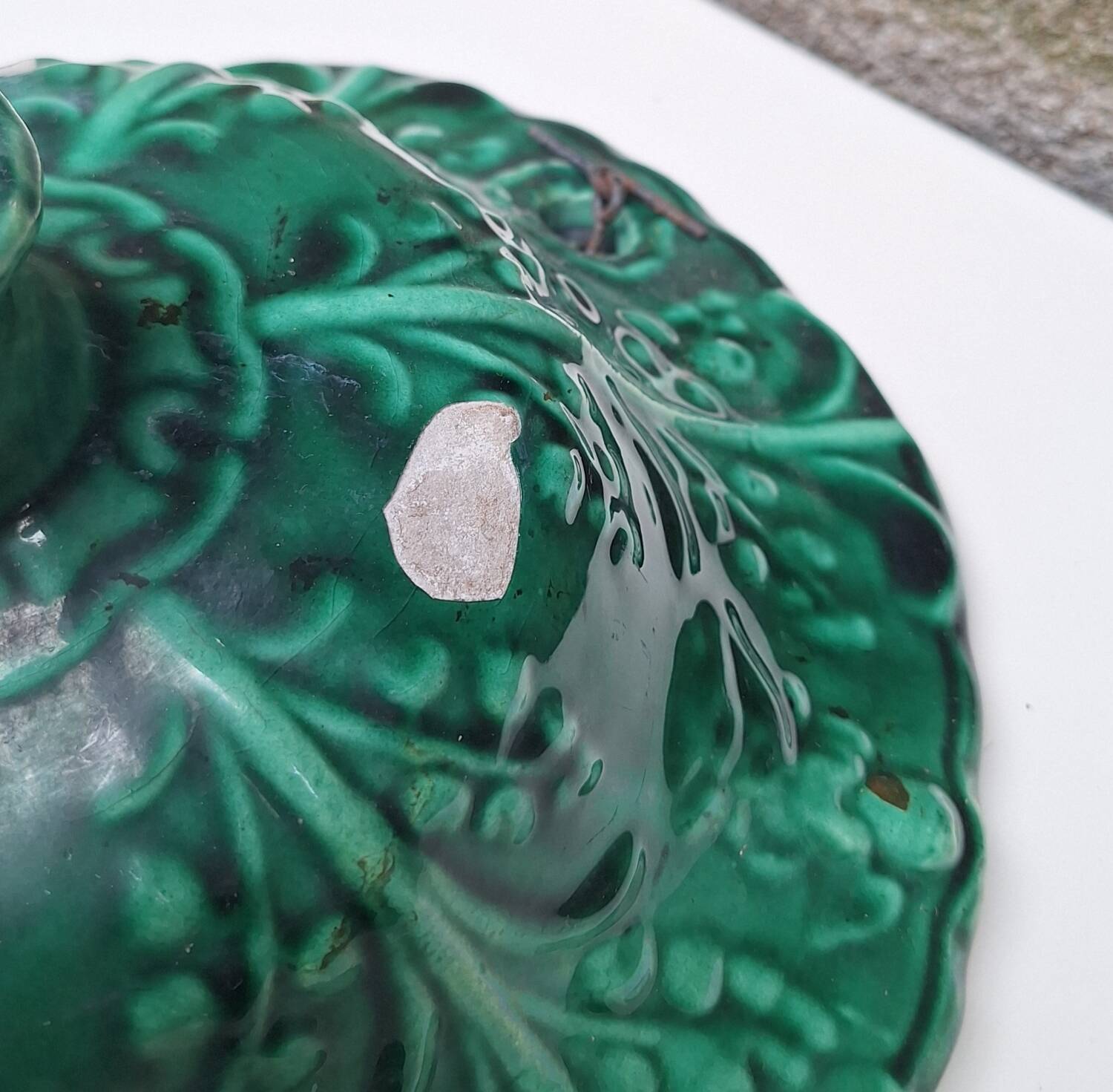 Hanging planter in green earthenware