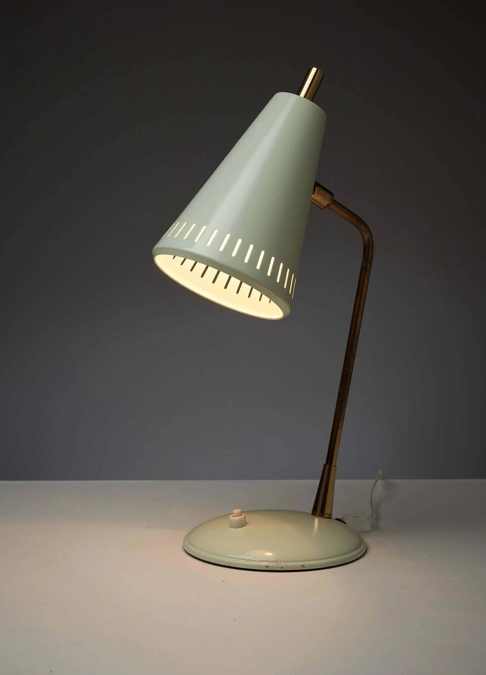 Adjustable table lamp in patinated brass and green metal