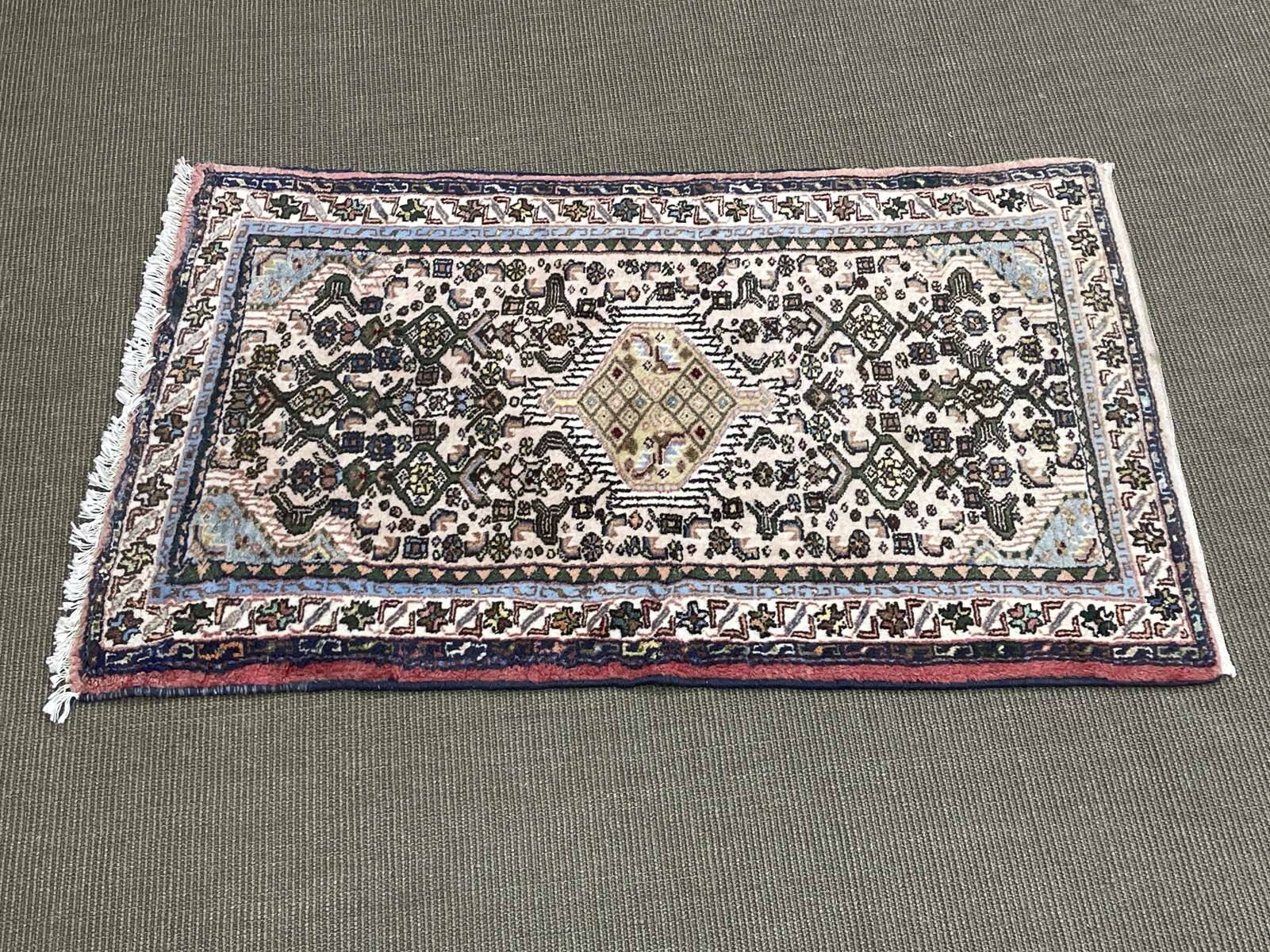 Handmade wool Iranian rug - 1.25m x 0.75m