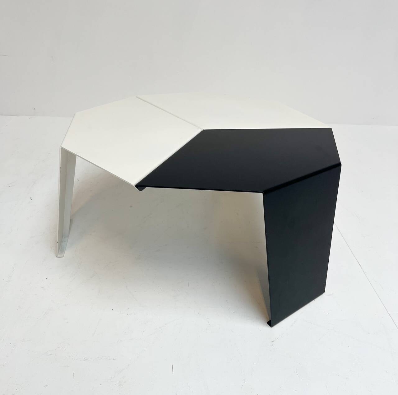 Table d'appoint OVNI par Edwin van Sommeren, après 2000