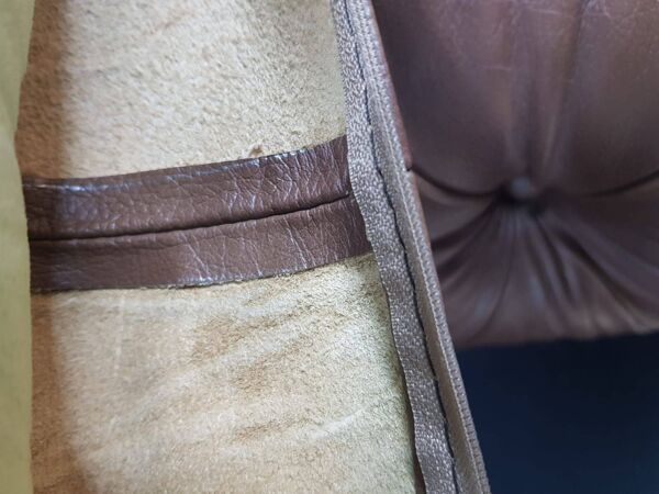 Canapé Chesterfield du milieu du siècle, cuir naturel