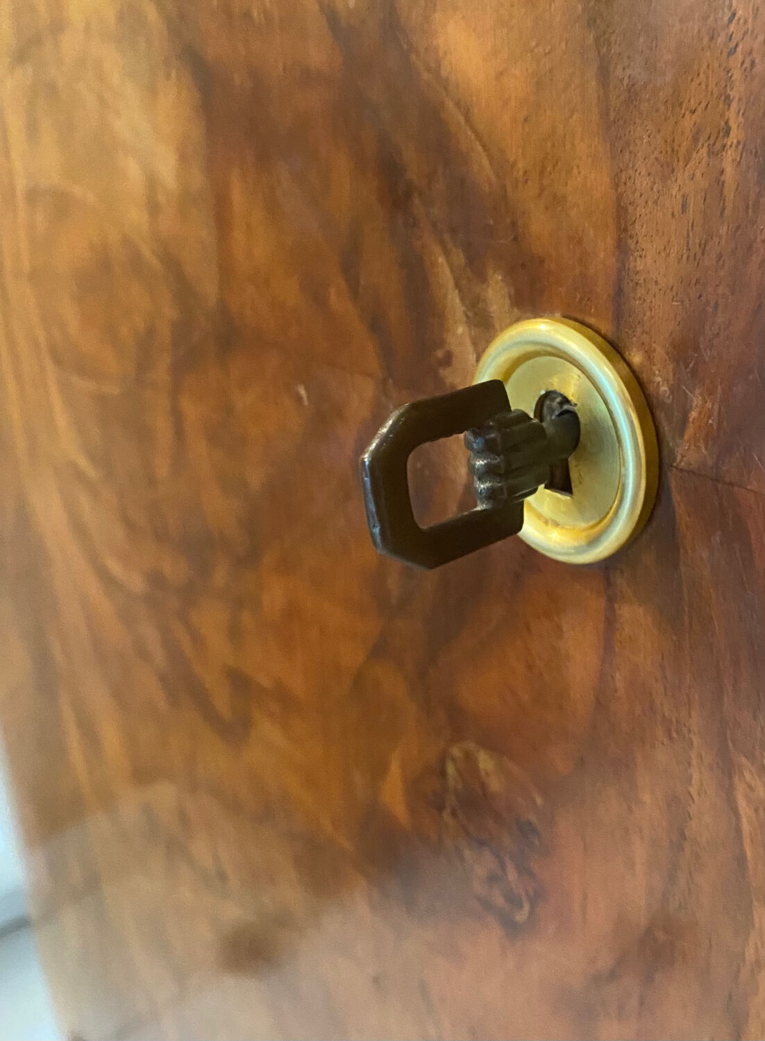 Vintage cabinet 50s feet compass