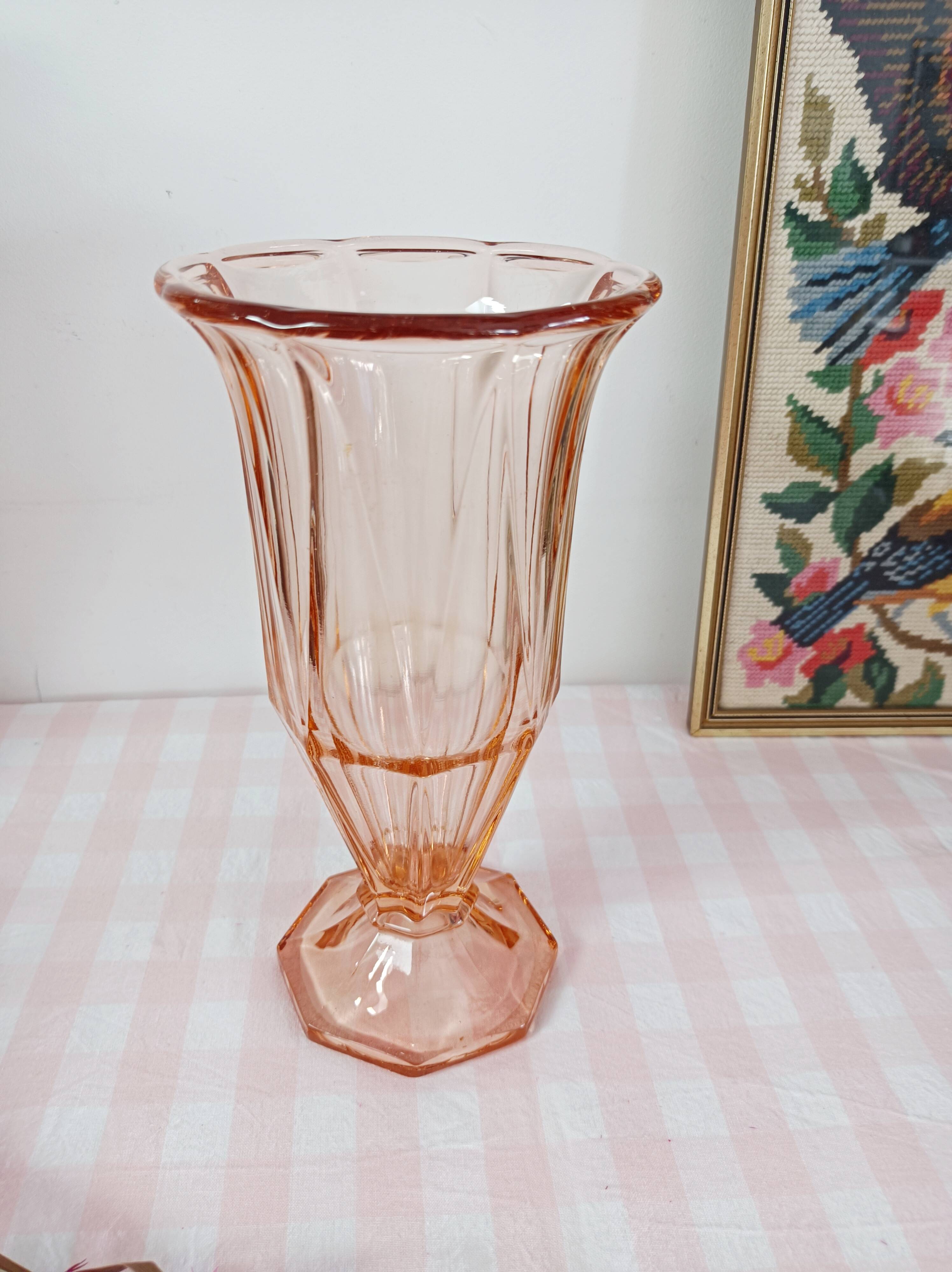 Grand vase en verre rose